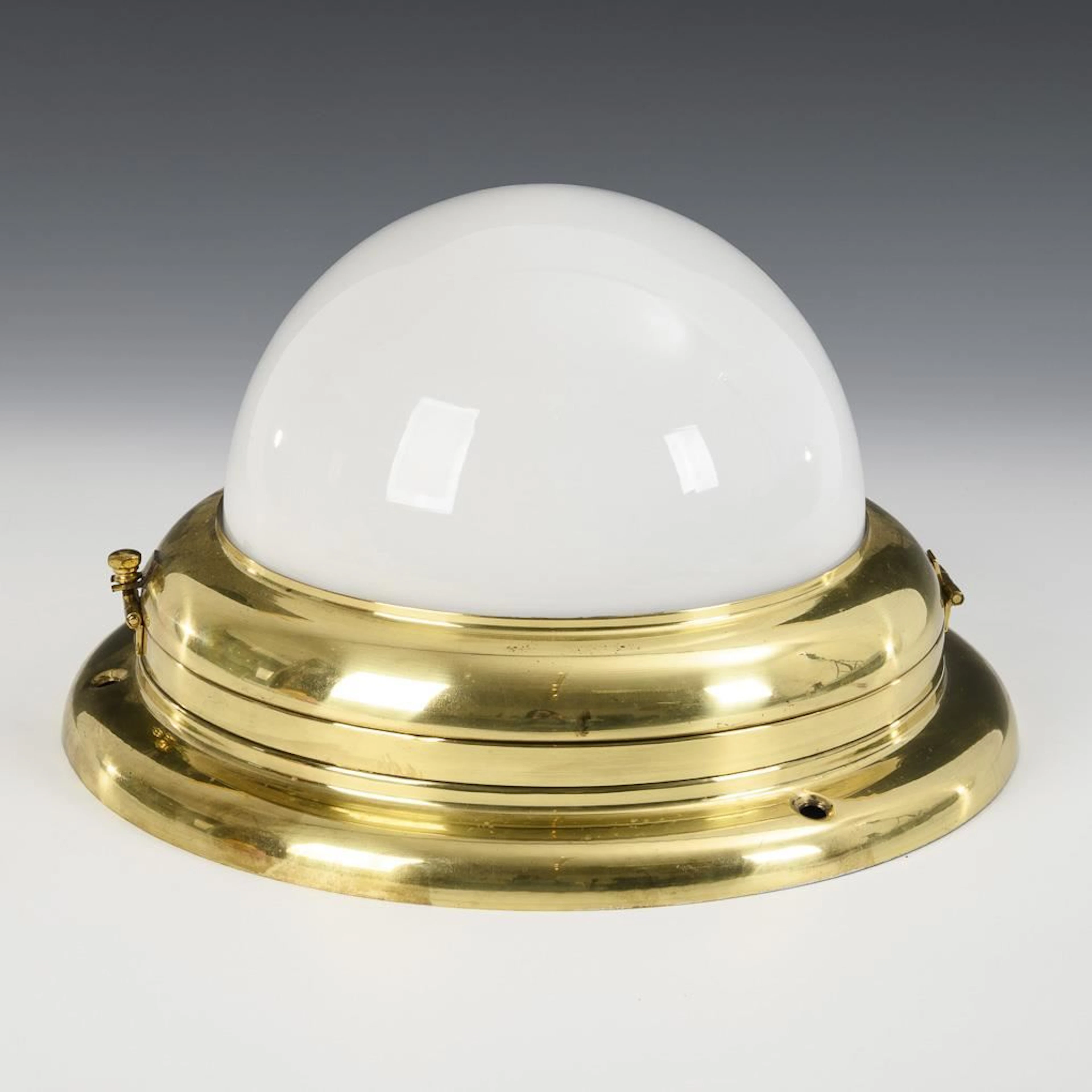 Ceiling lamp.