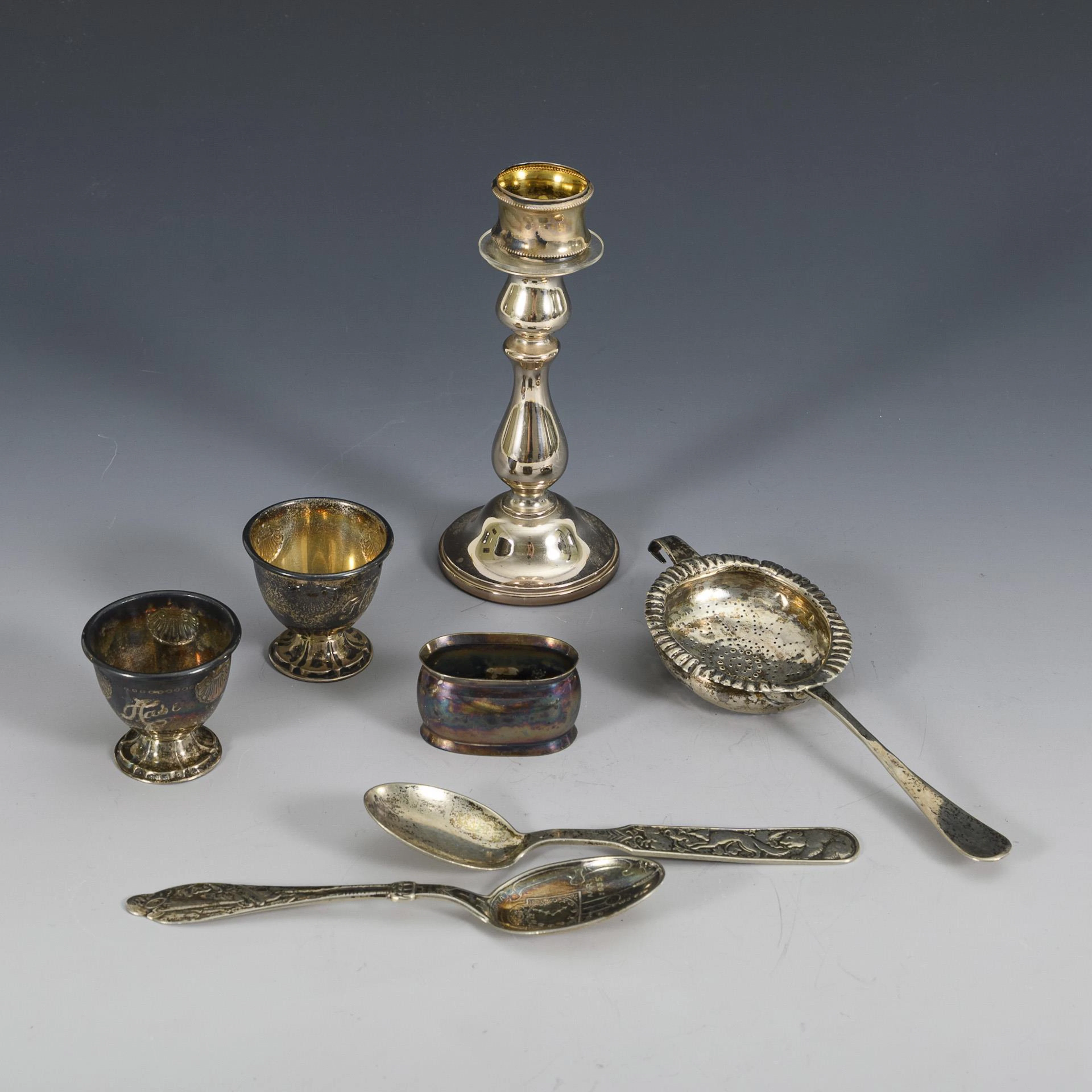 Convolute of 8 pieces of small silver.