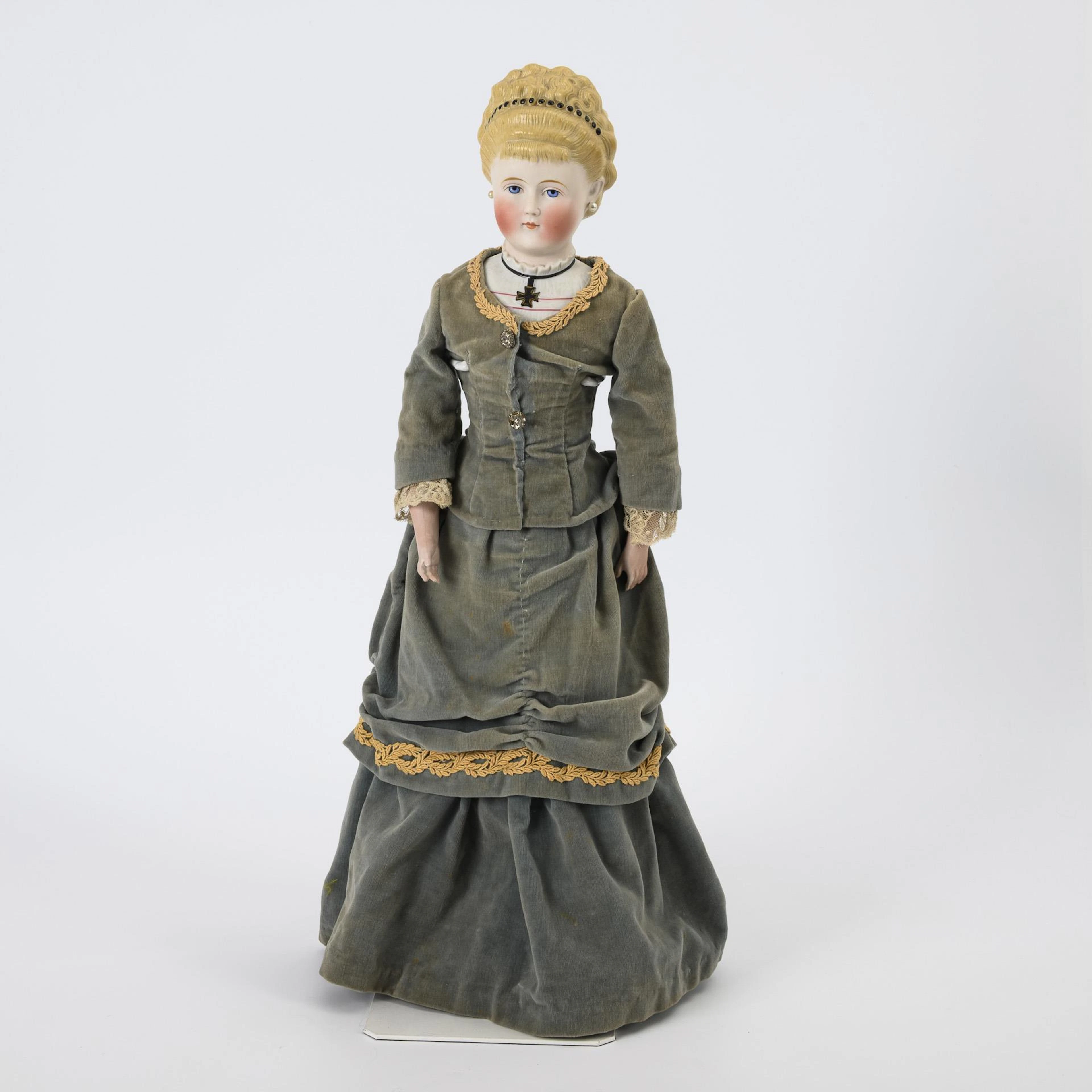 Rare bust head doll "Empress Augusta". Alt, Beck & Gottschalck.