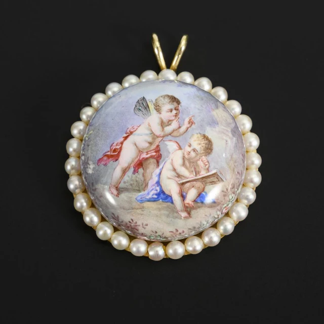 Rococo-style pendant.