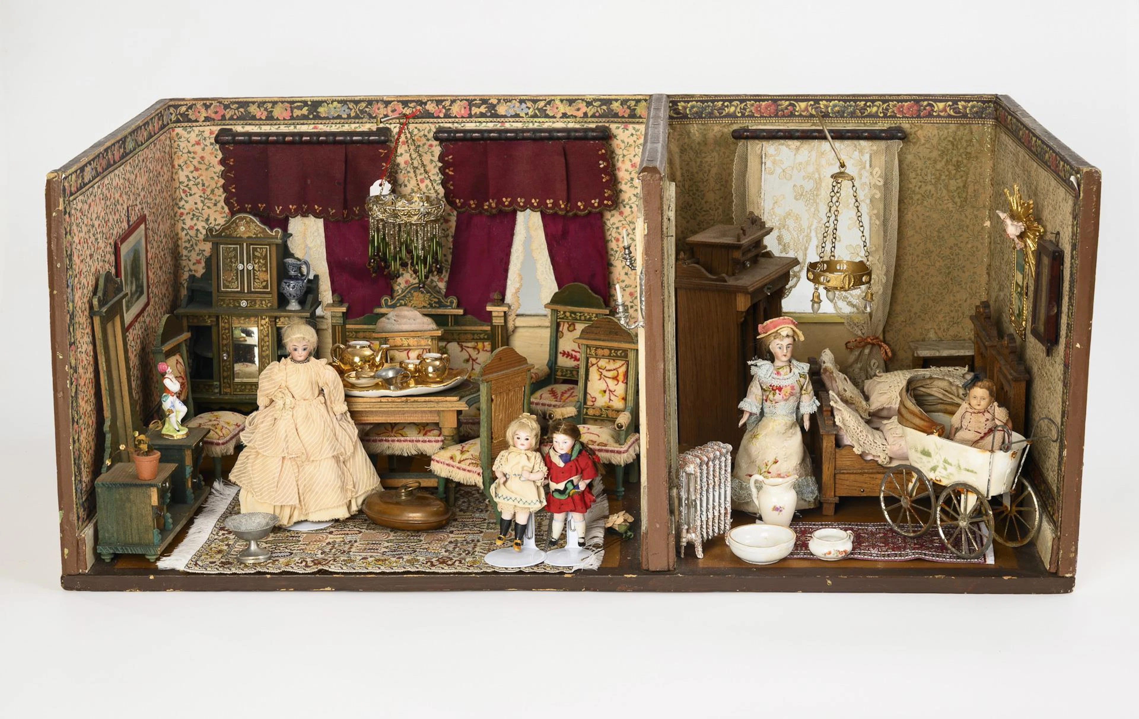 2-room doll's house.