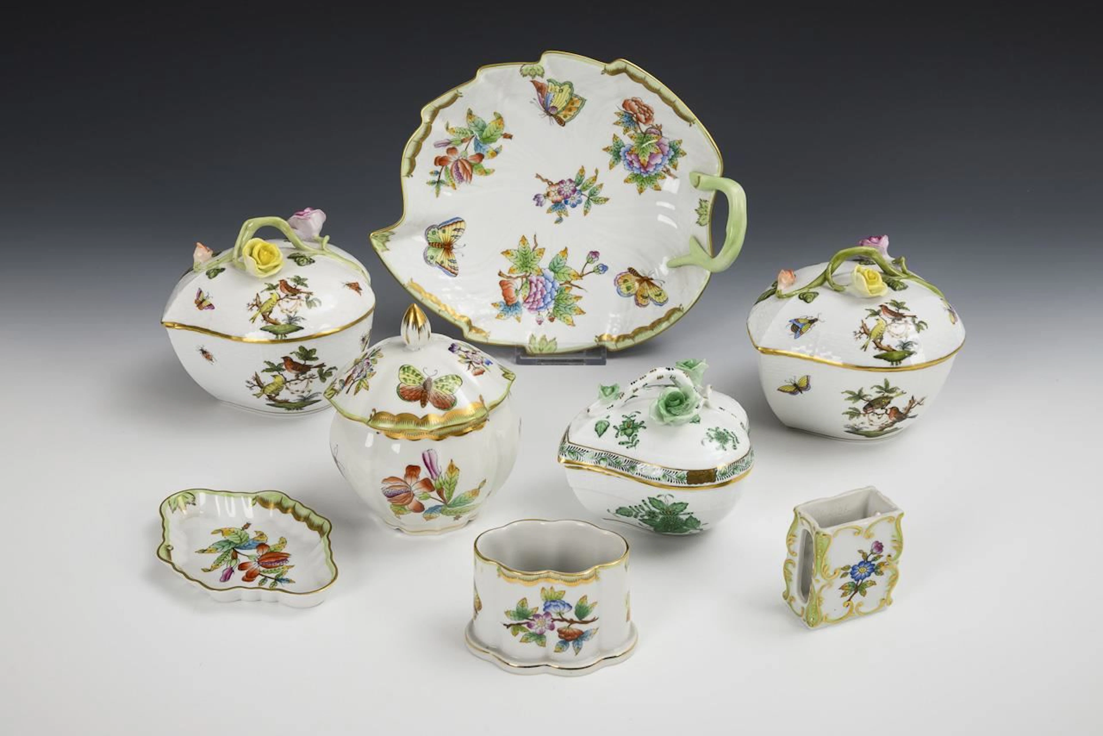 8 Herend porcelain pieces.