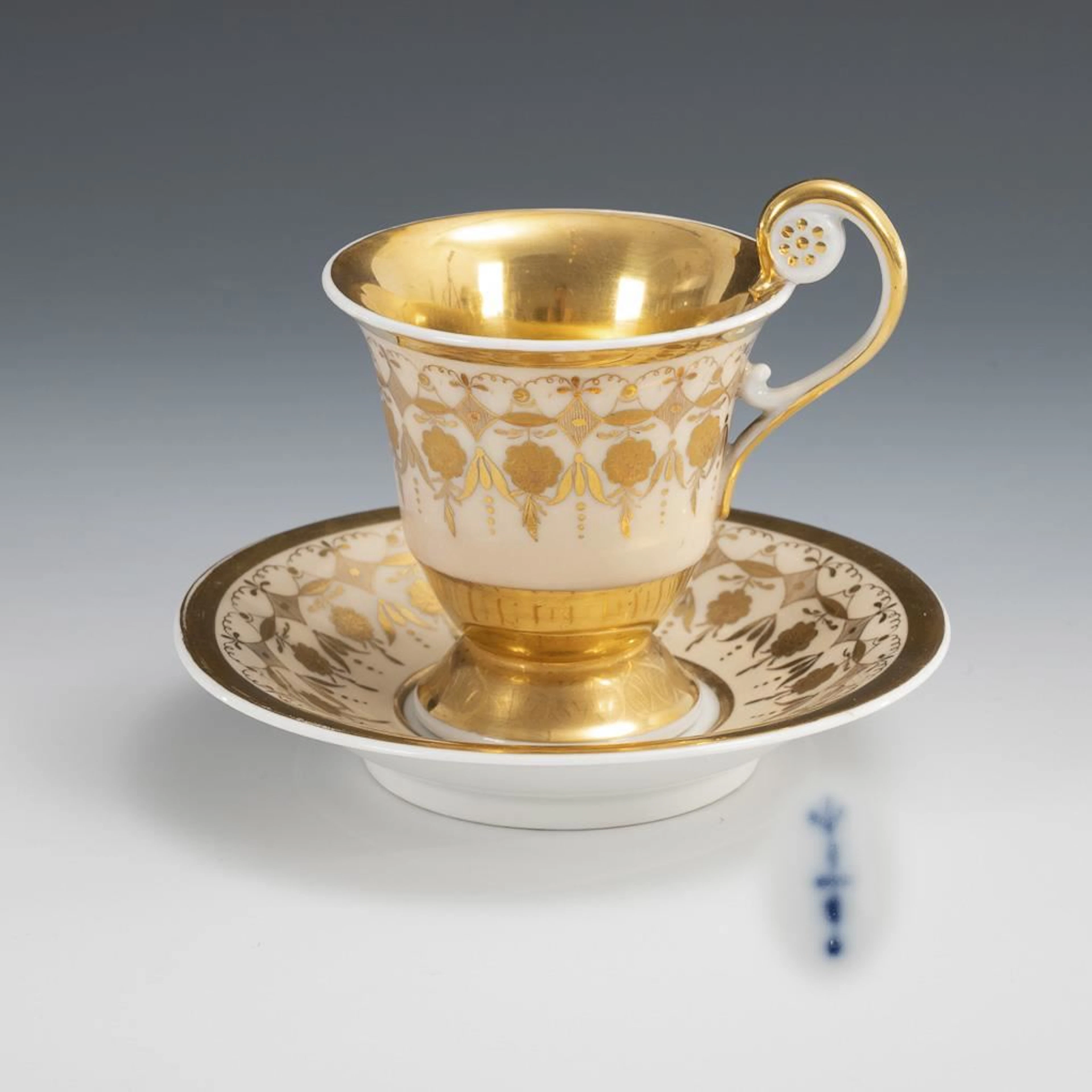 Display cup with gold painting. KPM Berlin.