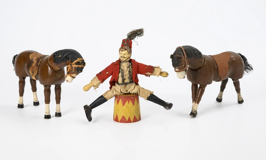 2 Horses and Circus Trainer Humpty Dumpty. Albert Schoenhut.