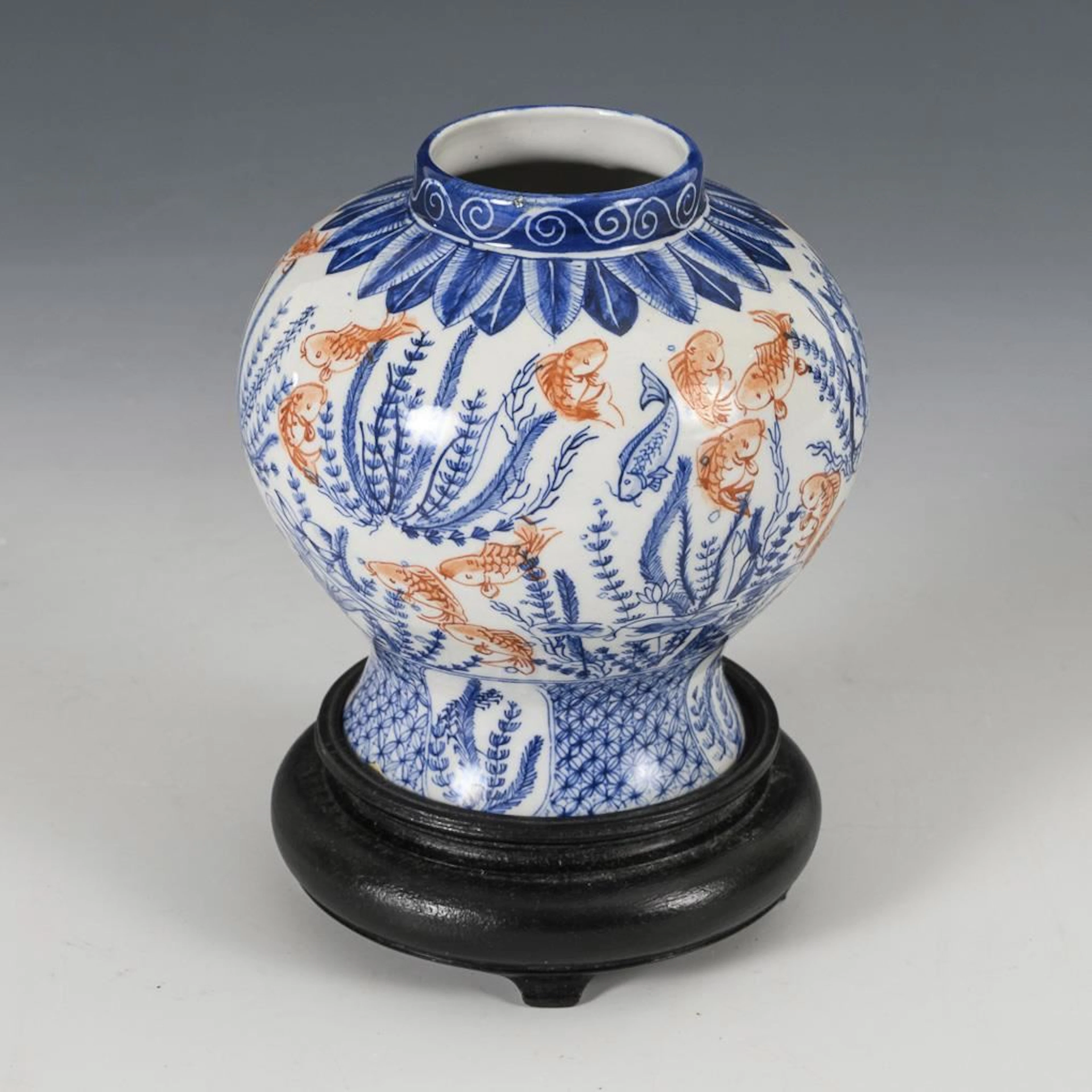 Small vase with fish.