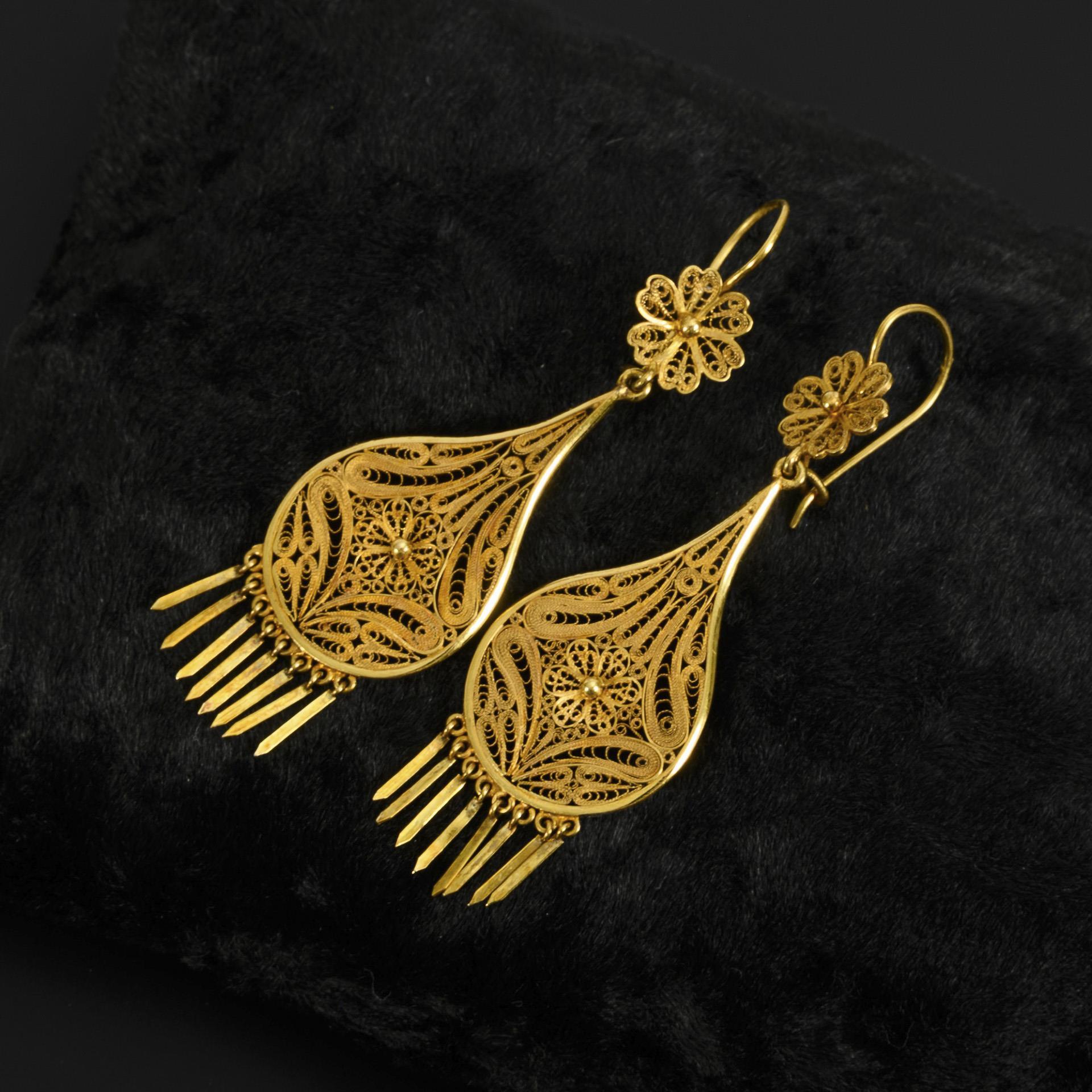 Gold filigree earrings.