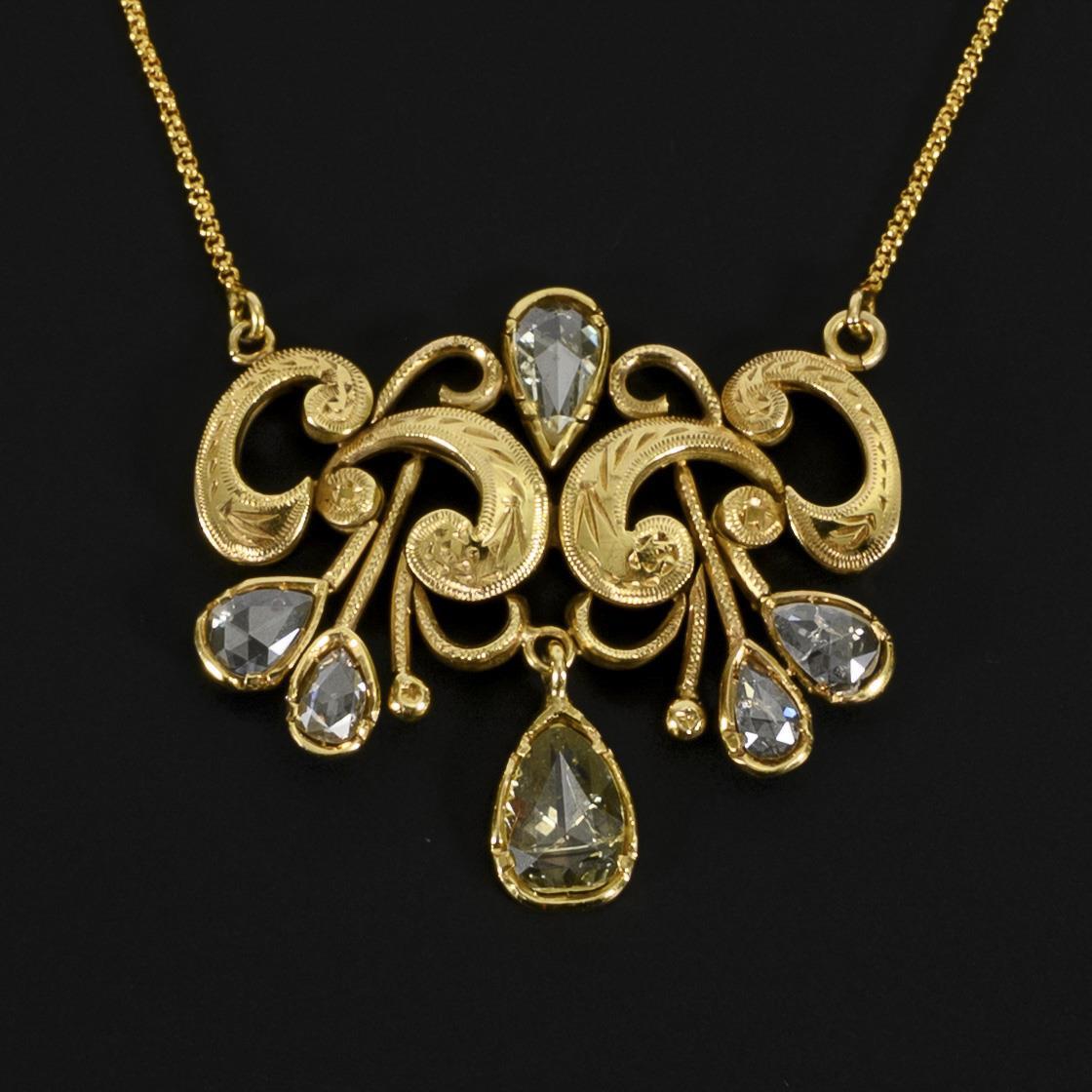 Unusual necklace with diamond roses.