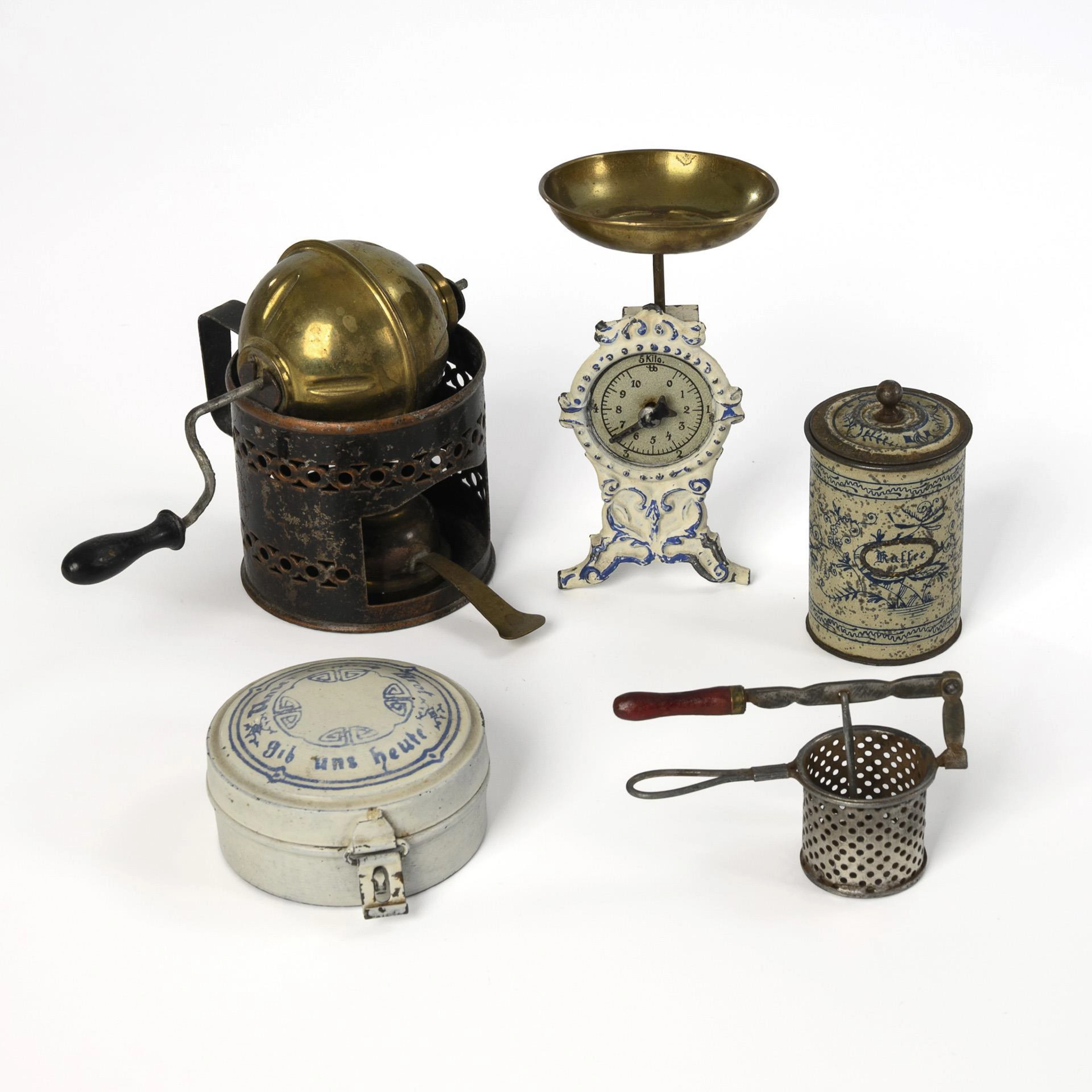 5 pieces of rare kitchen accessories with coffee roaster.