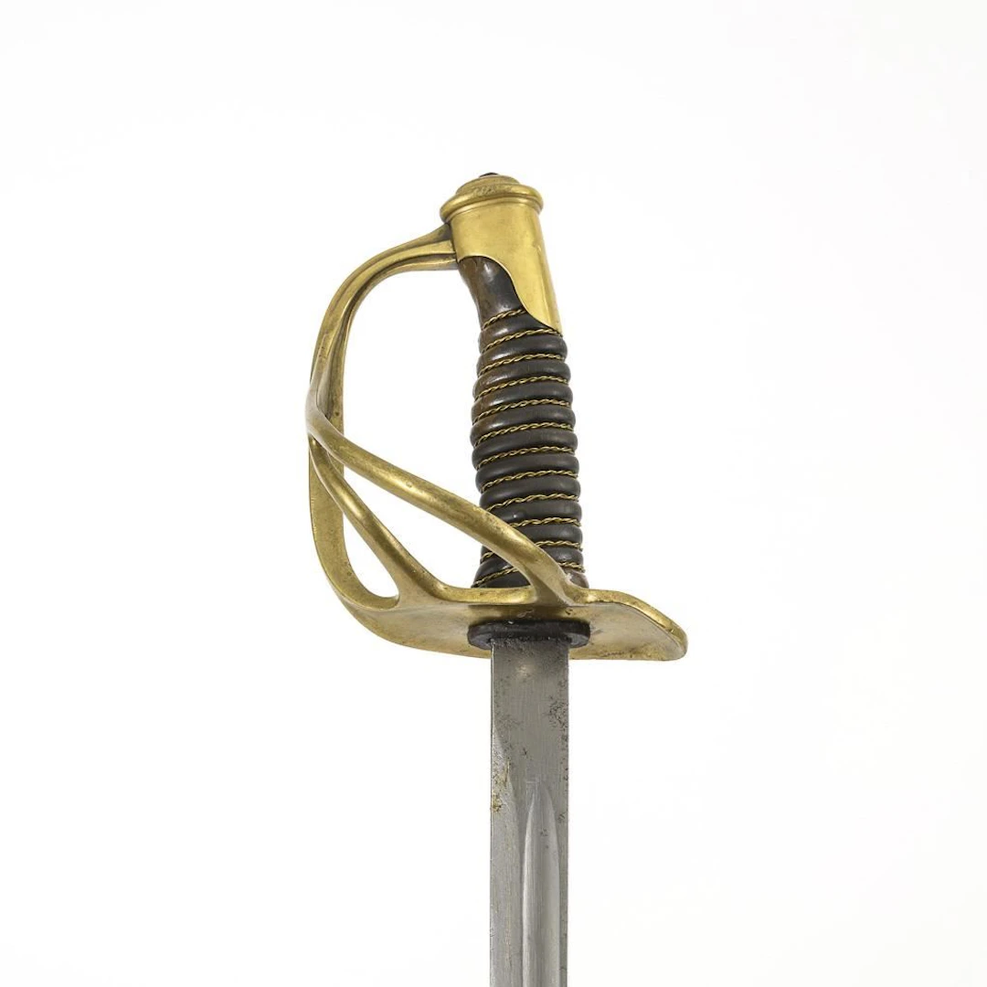 Three-strand épée with scabbard.