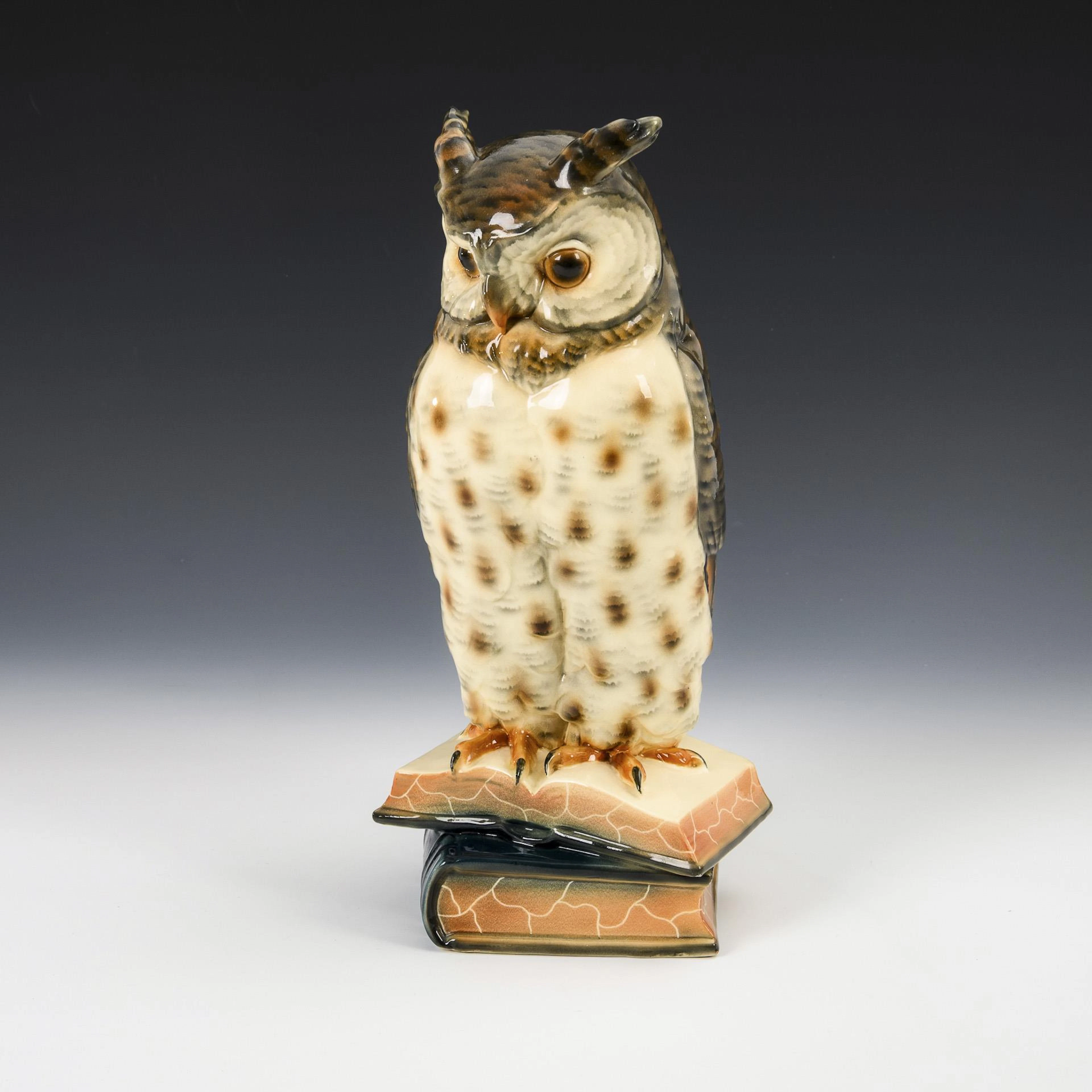 Owl on book. Schäfer & Vater, Rudolstadt.