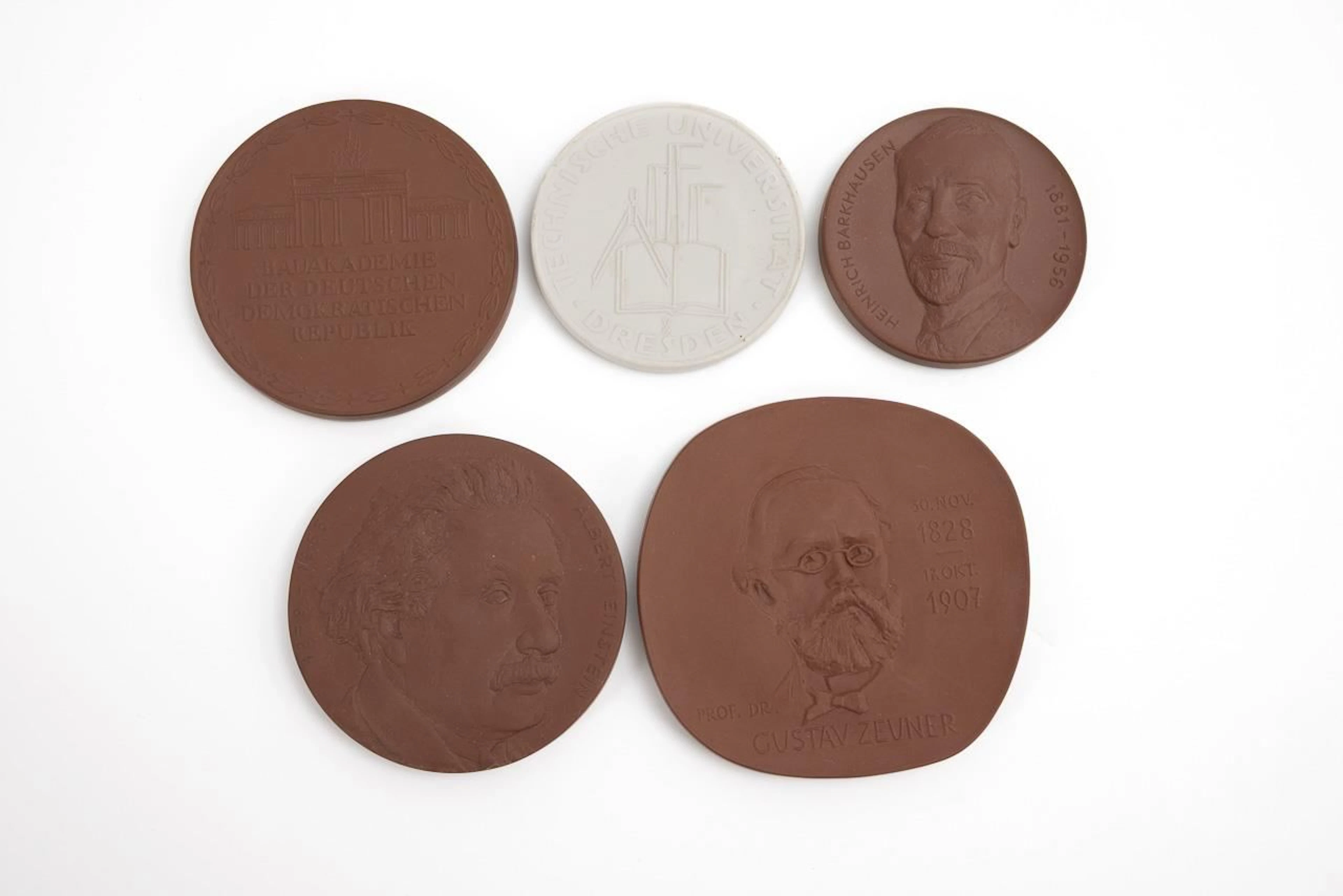 5 awards and commemorative items from the estate of a GDR scientist.