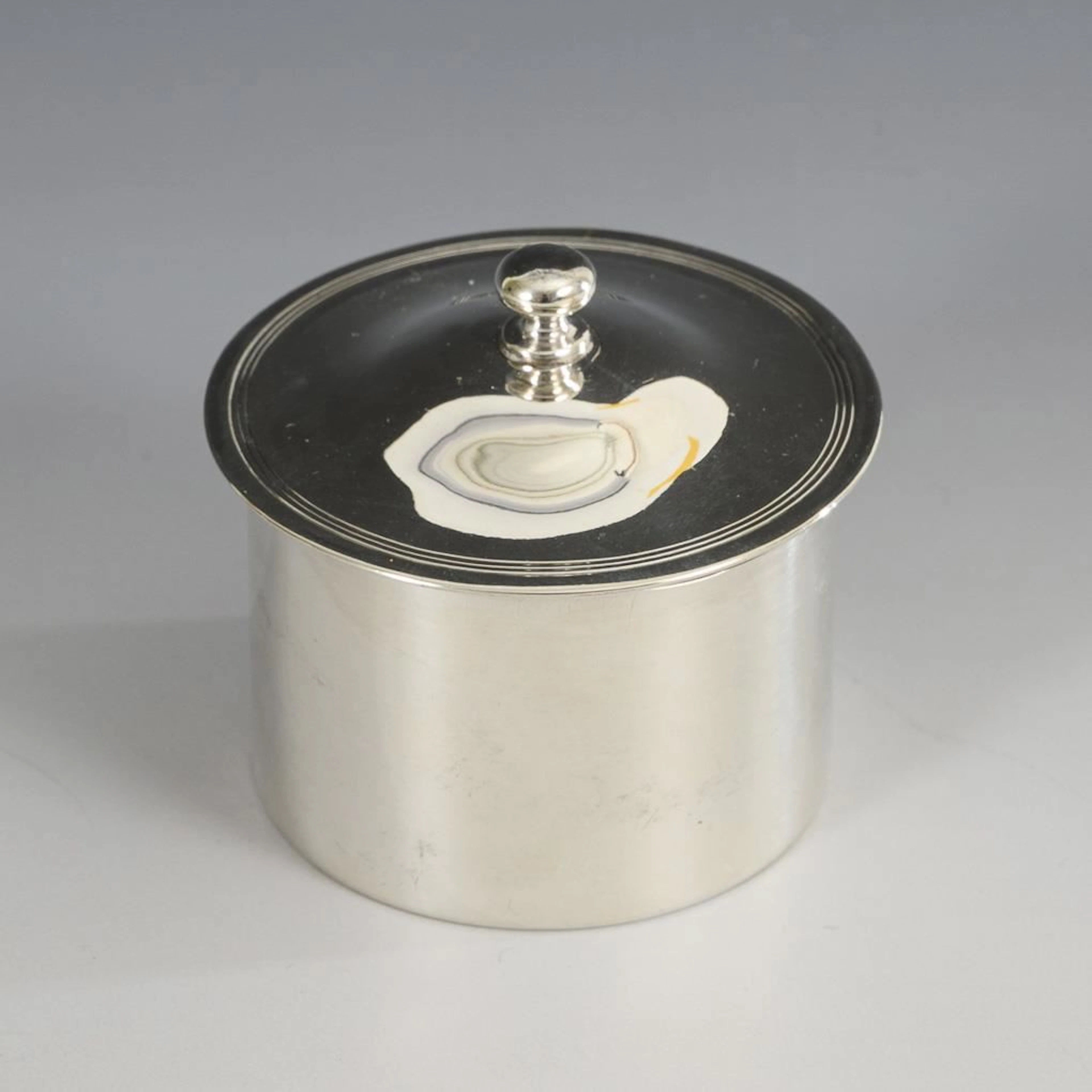 Small silver cylindrical box from the 18th century. John Scofield, London.