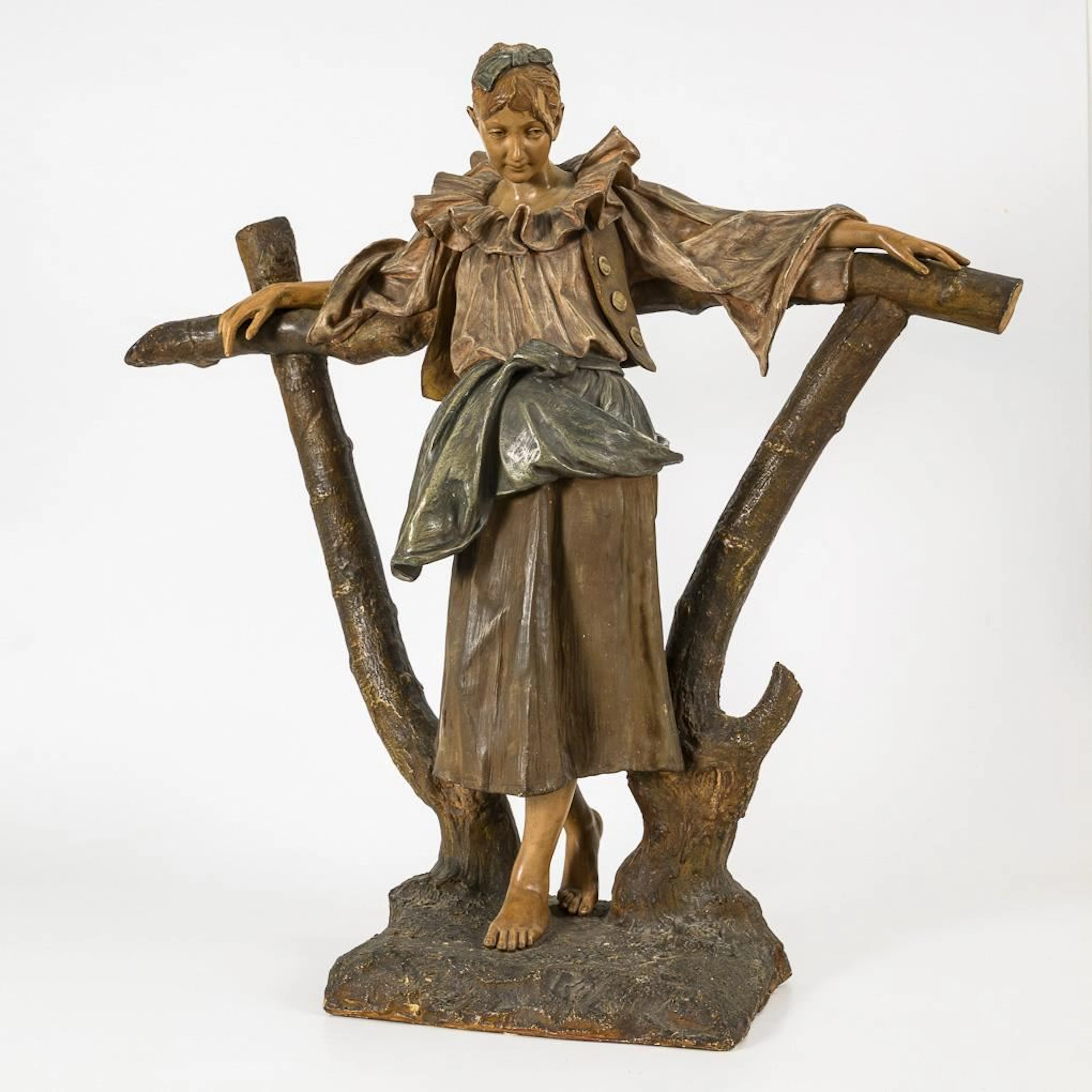 Large figurine of a resting girl. Vienna manufacturer Friedrich Goldscheider.