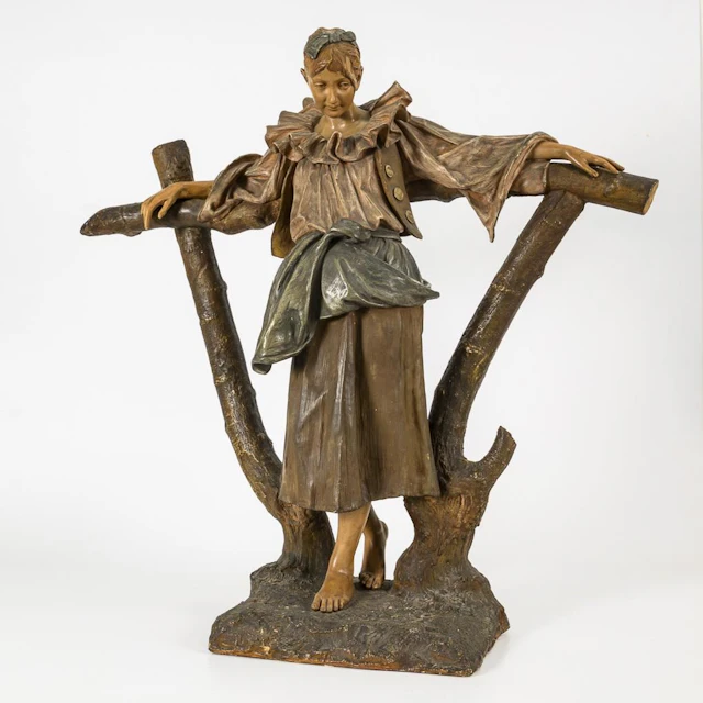 Large figurine of a resting girl. Vienna manufacturer Friedrich Goldscheider.