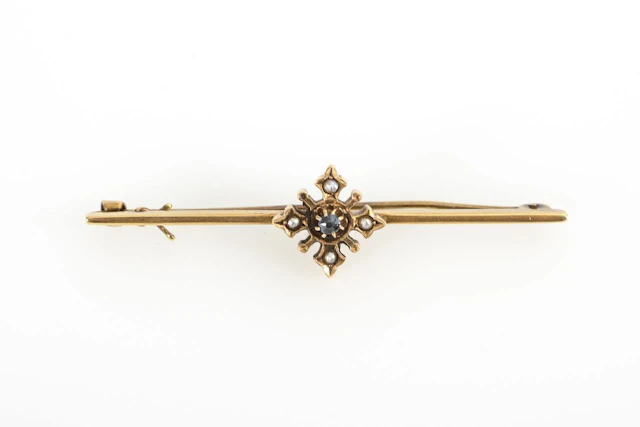 Bar brooch, circa 1900.