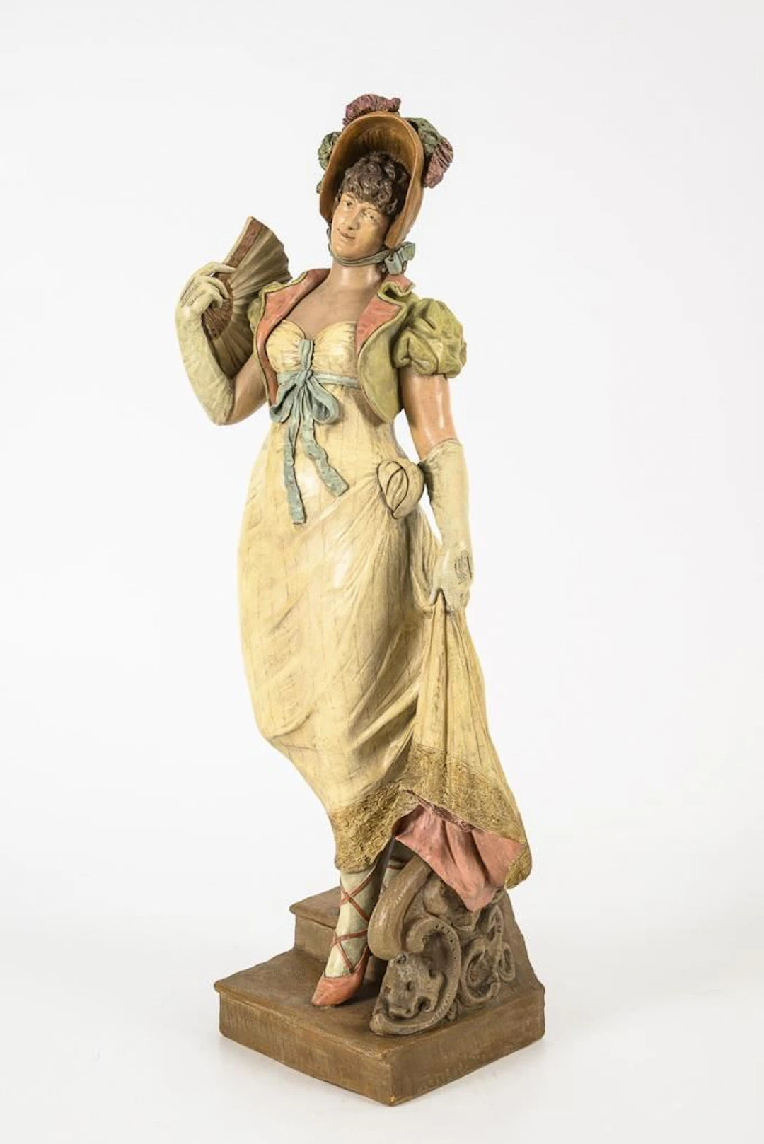 Elegant Lady. Vienna-based manufacturer Friedrich Goldscheider.