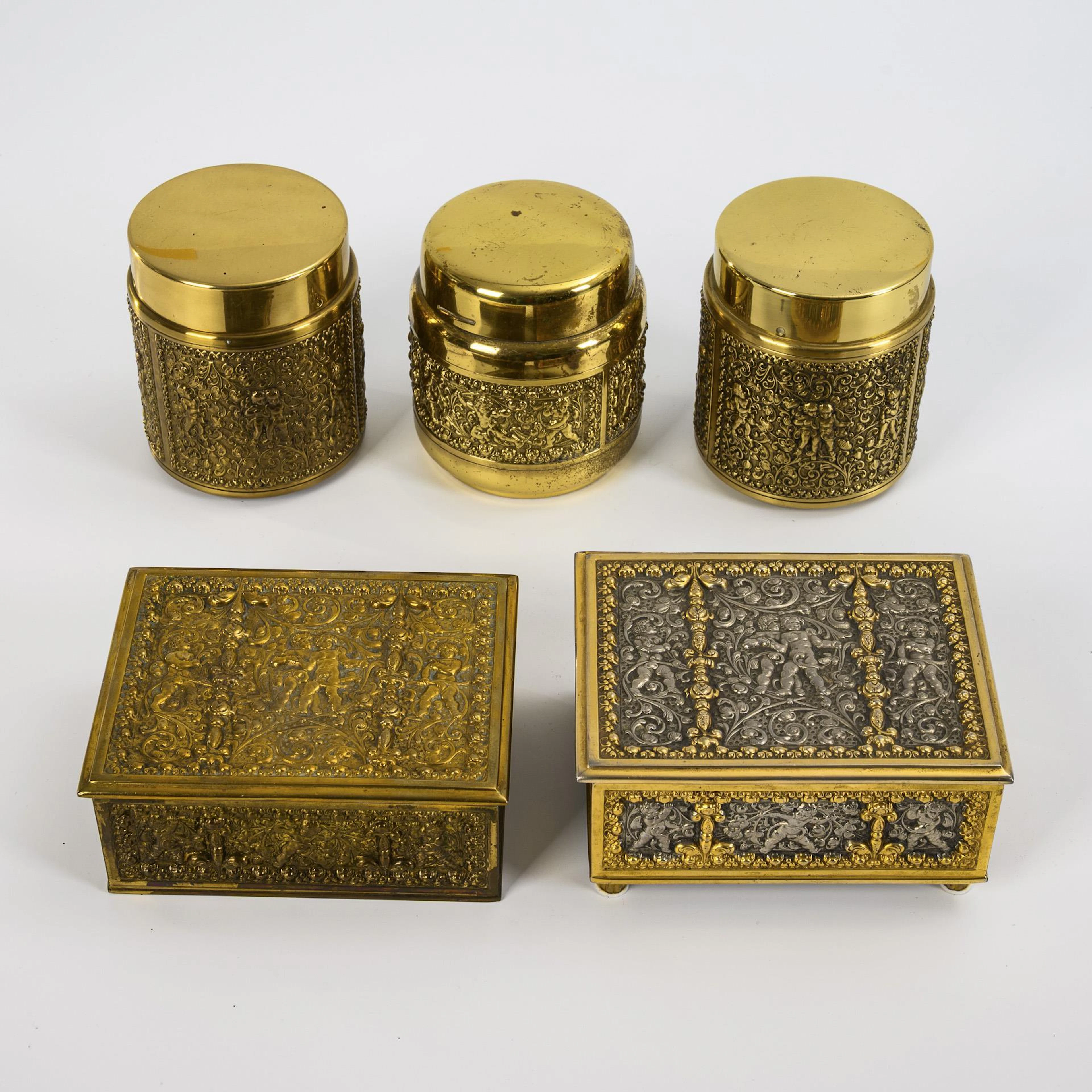 2 caskets and 3 cigar dispensers. Erhardt & Söhne.