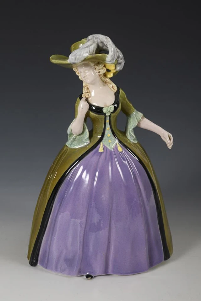 Art Nouveau crinoline. Vienna-based manufacturer Friedrich Goldscheider.
