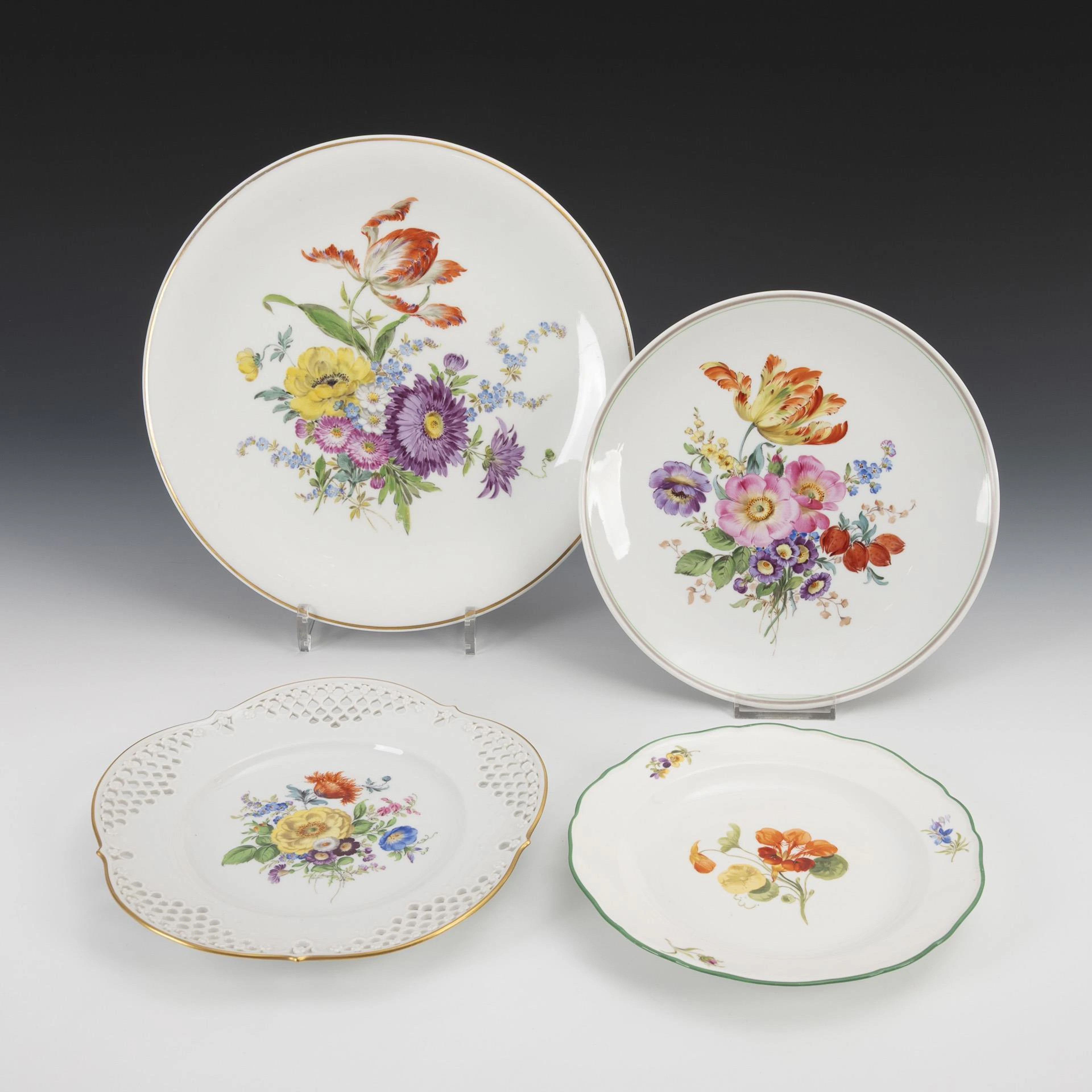 2 wall plates, breakthrough plates and bread plates with flower painting.
