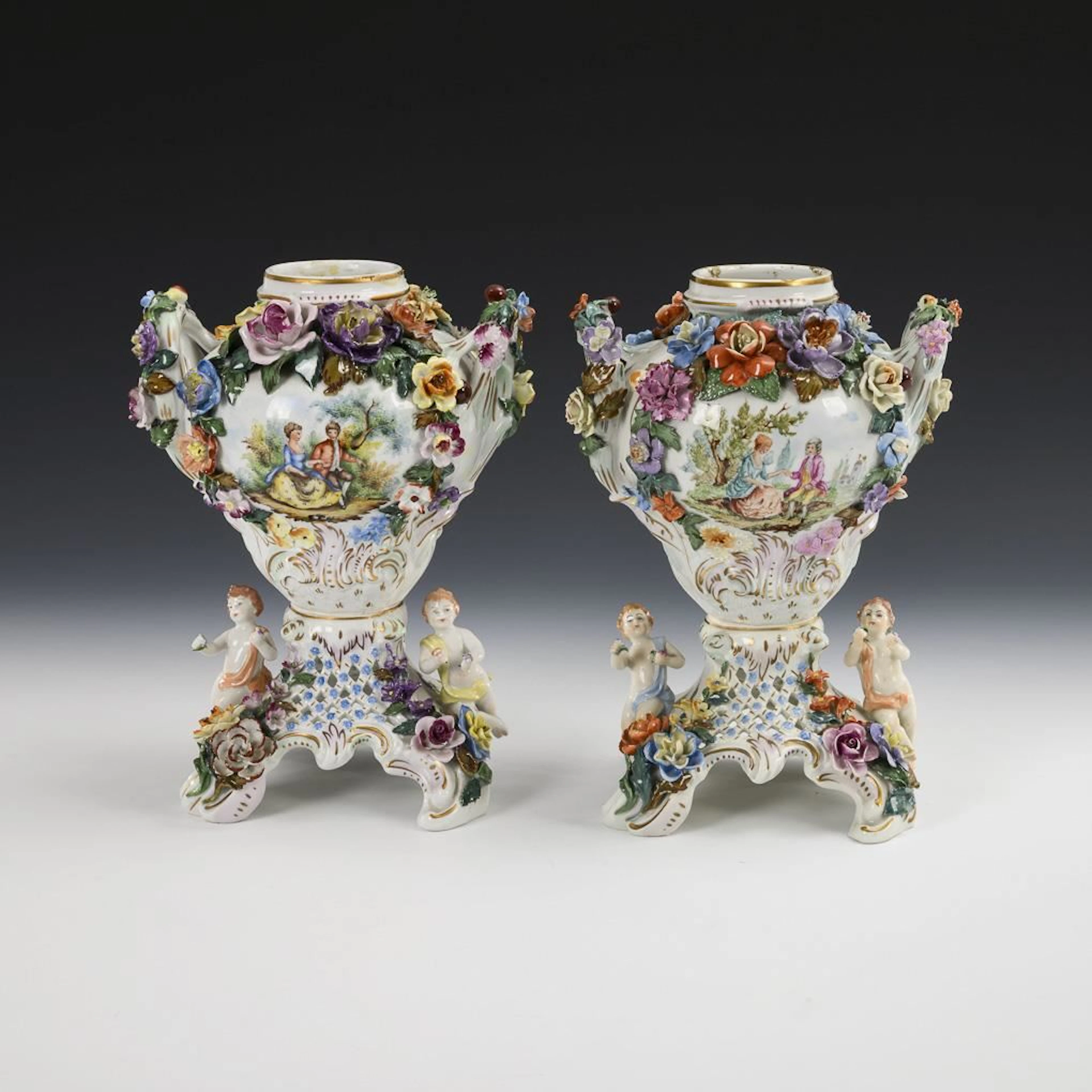 Pair of vases with Watteau-style painting and floral decoration. Potschappel.
