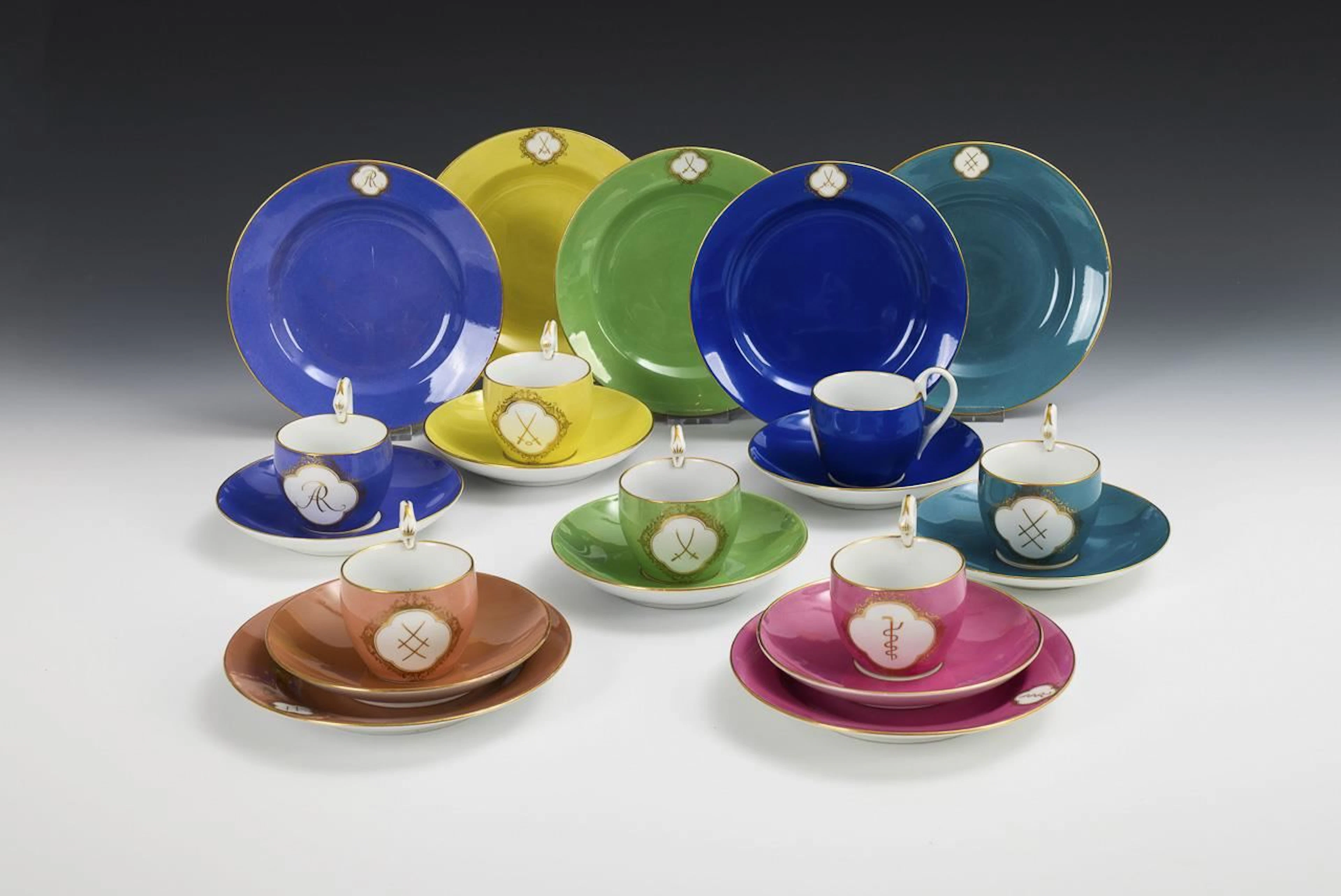 7 Colorful tablecloths. Meissen.