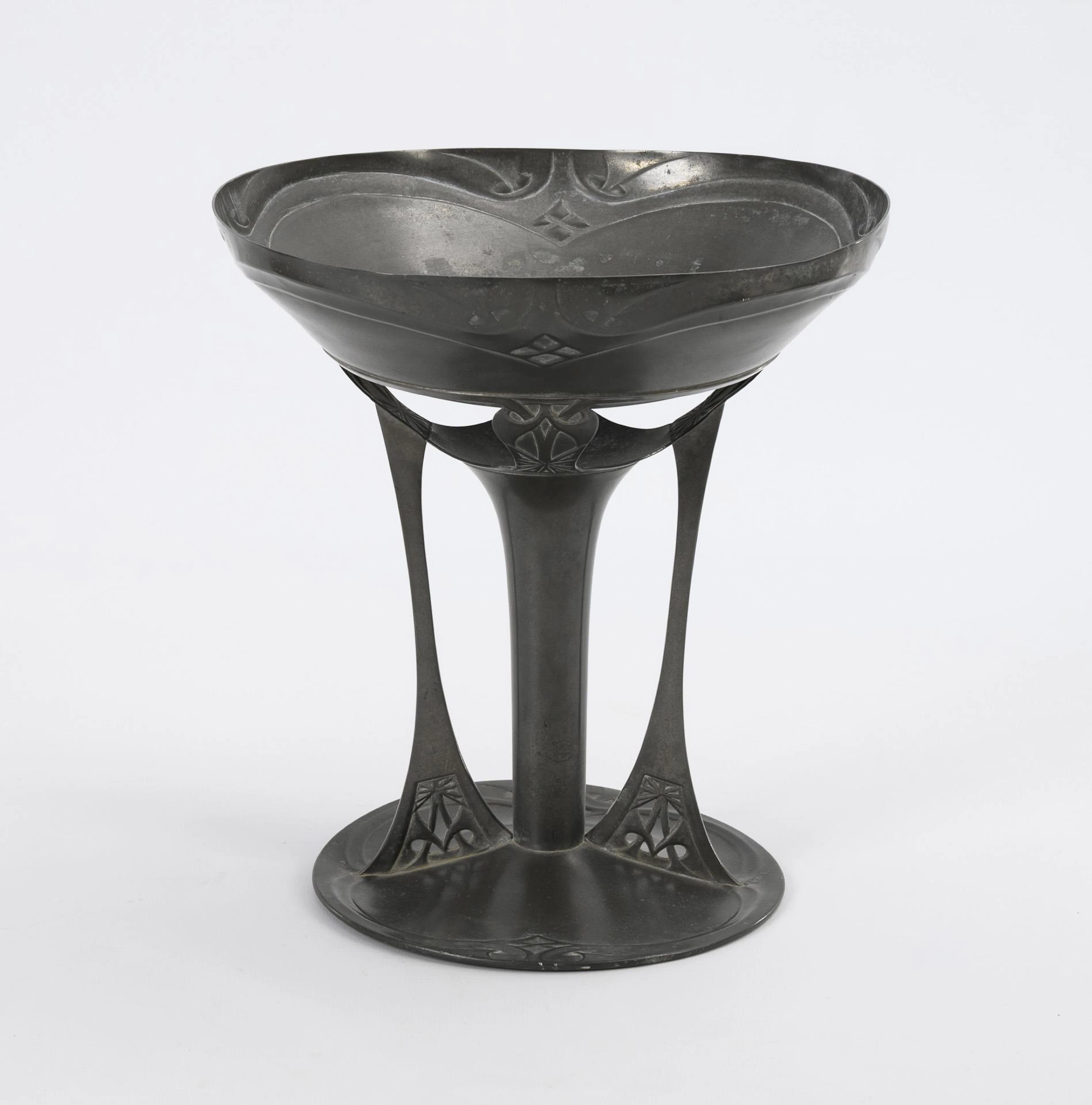 Tin centerpiece. Eduard Hueck.