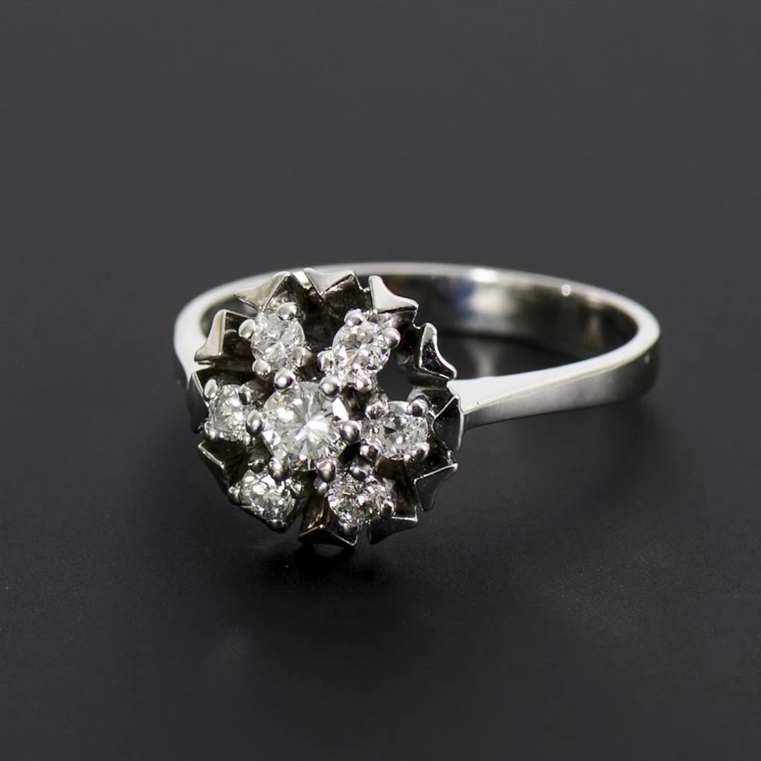 Modernist ring with a cluster of brilliant-cut diamonds.