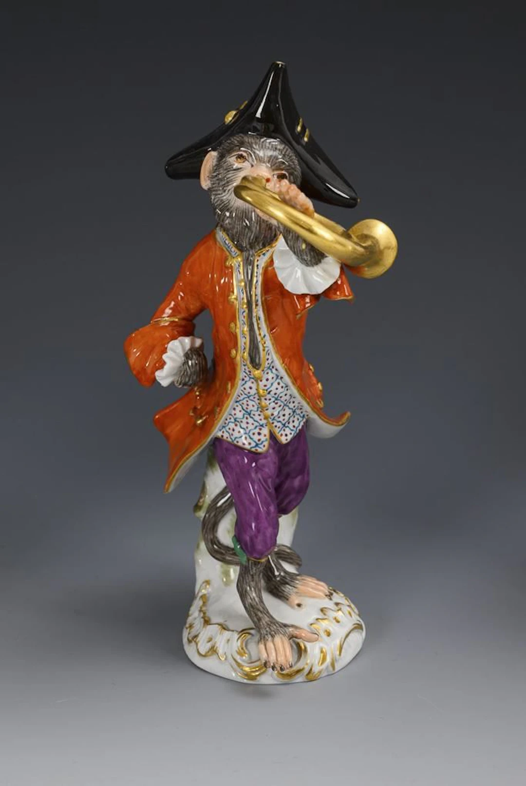 Monkey as a French horn player. Meissen.