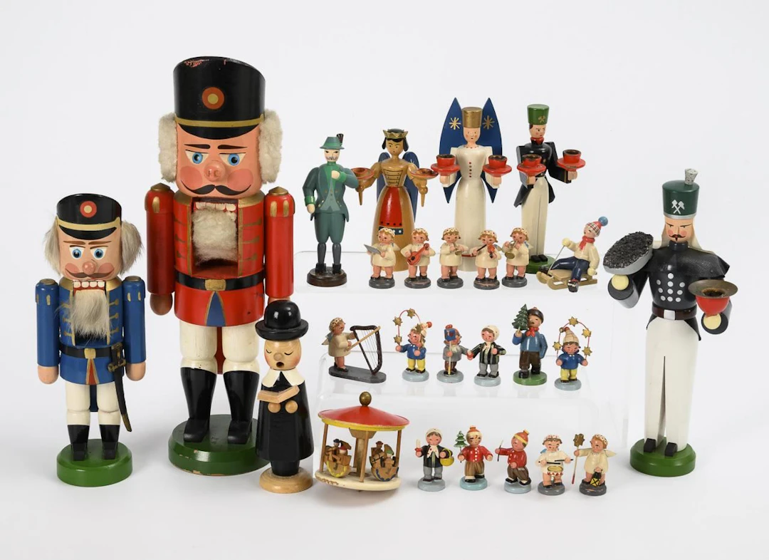Assortment of Erzgebirge figurines, including several angels by Wendt & Kühn.
