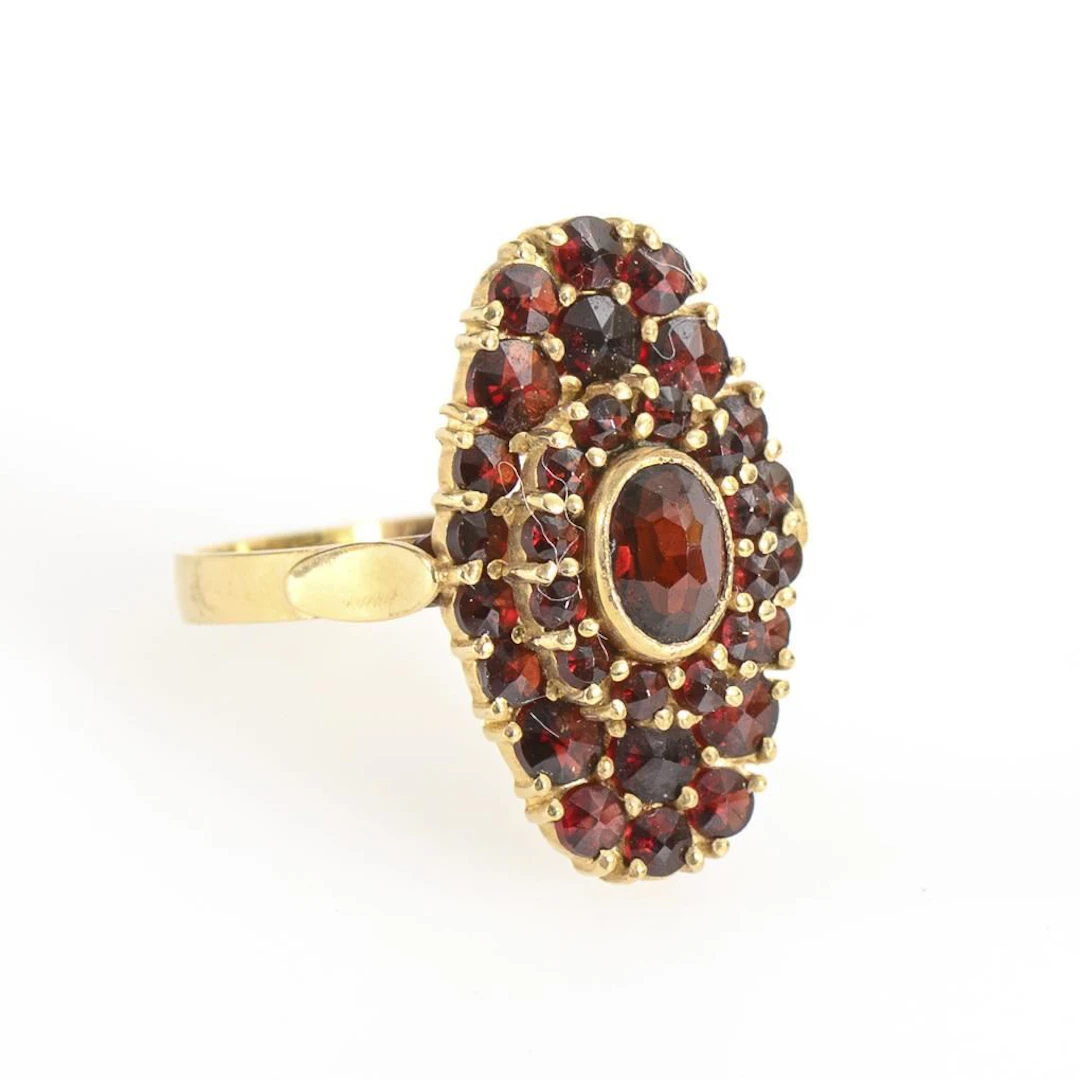Ring with garnet stones.