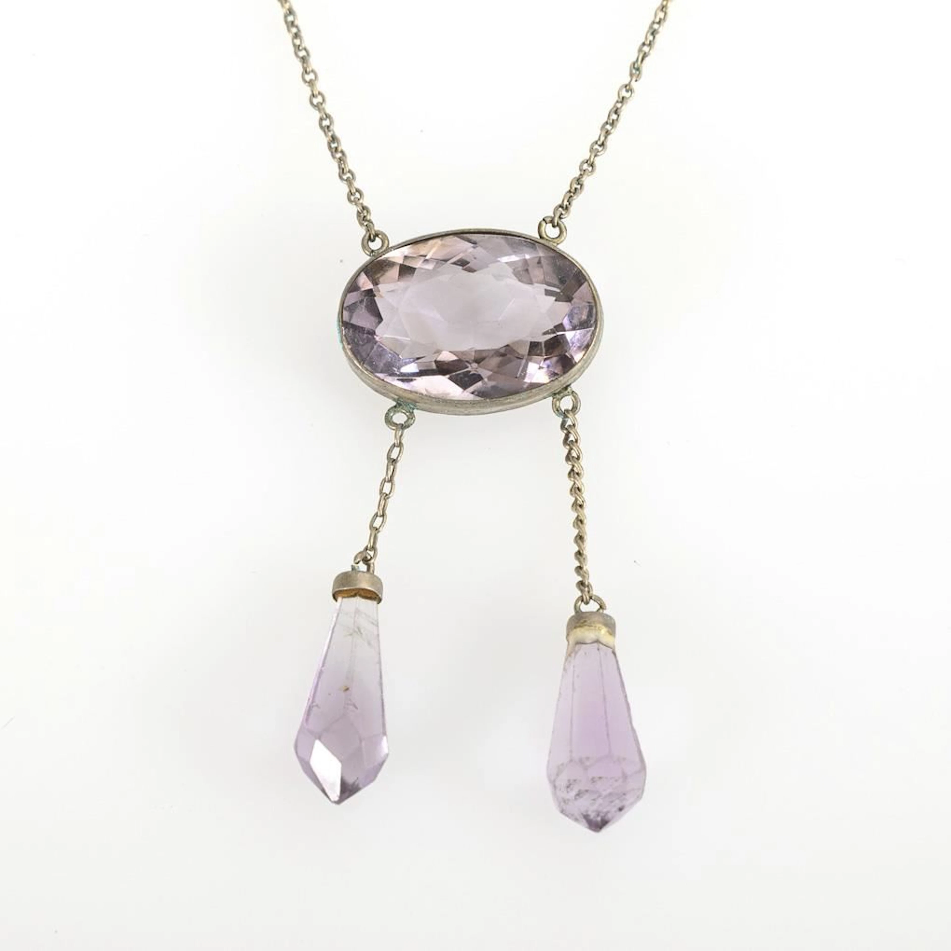 Art Nouveau lavallière with amethysts.