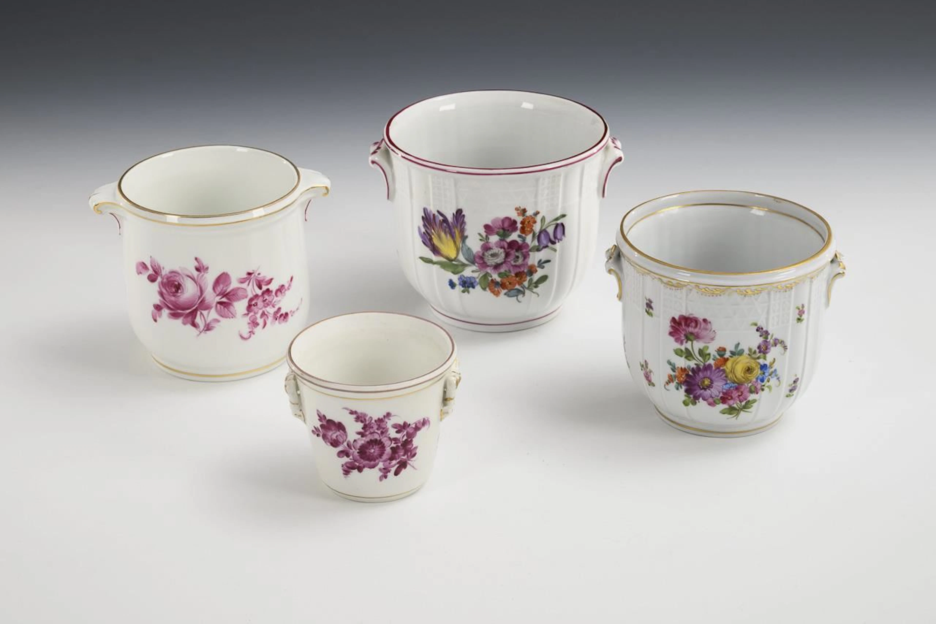 4 cachepots with floral designs. Potschappel.