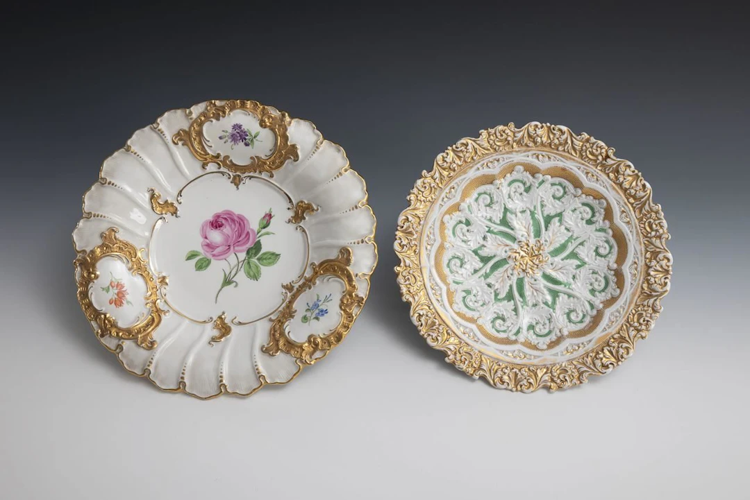 2 decorative plates. Meissen.
