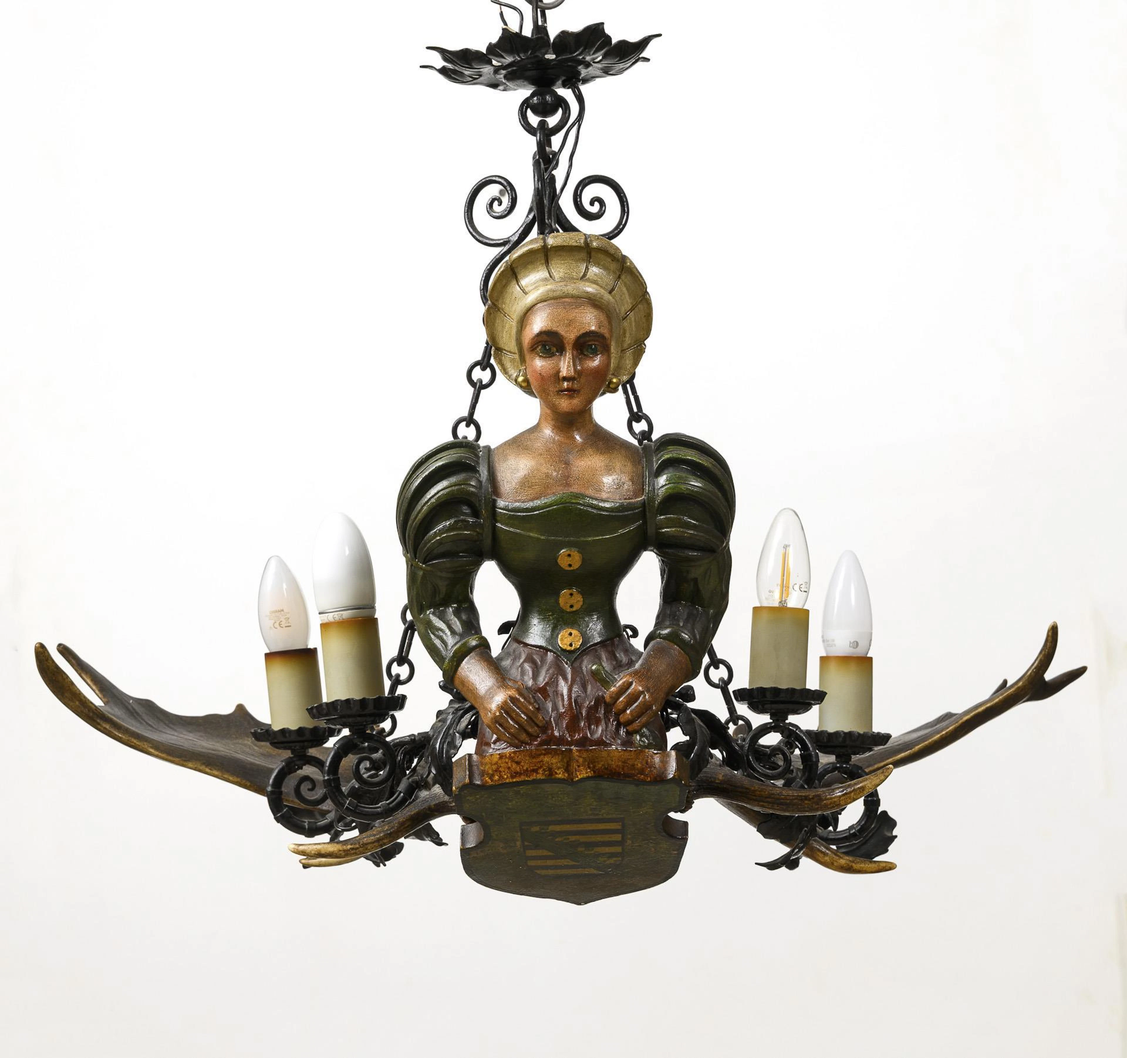 Female chandelier with the coat of arms of Saxony.