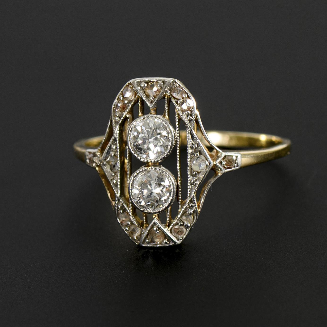 High-quality Art Deco ring with 2 old-cut diamonds.