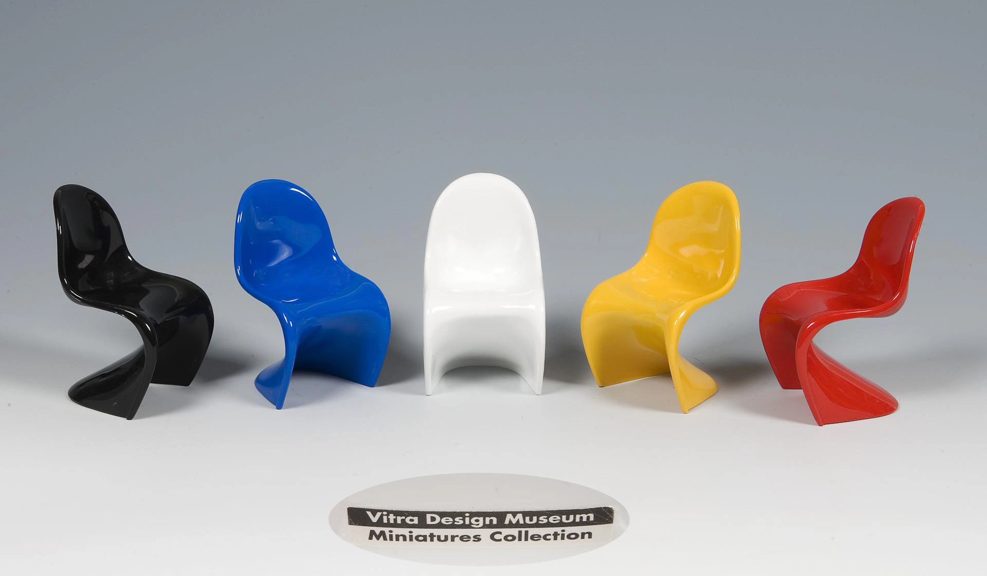 20 miniature design chairs: Panton Chair.