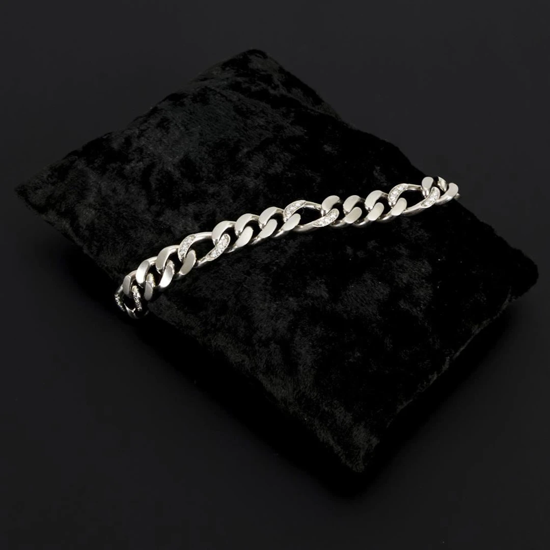 Diamond-set link bracelet.