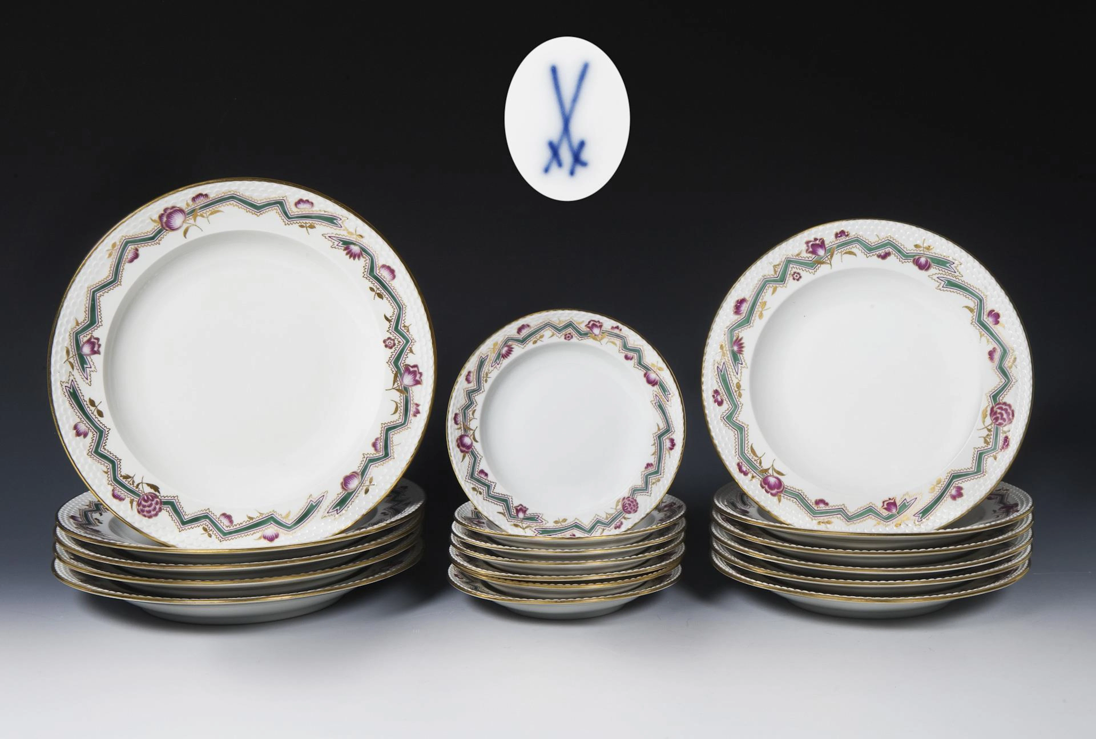 18 Art Deco plates. Meissen.