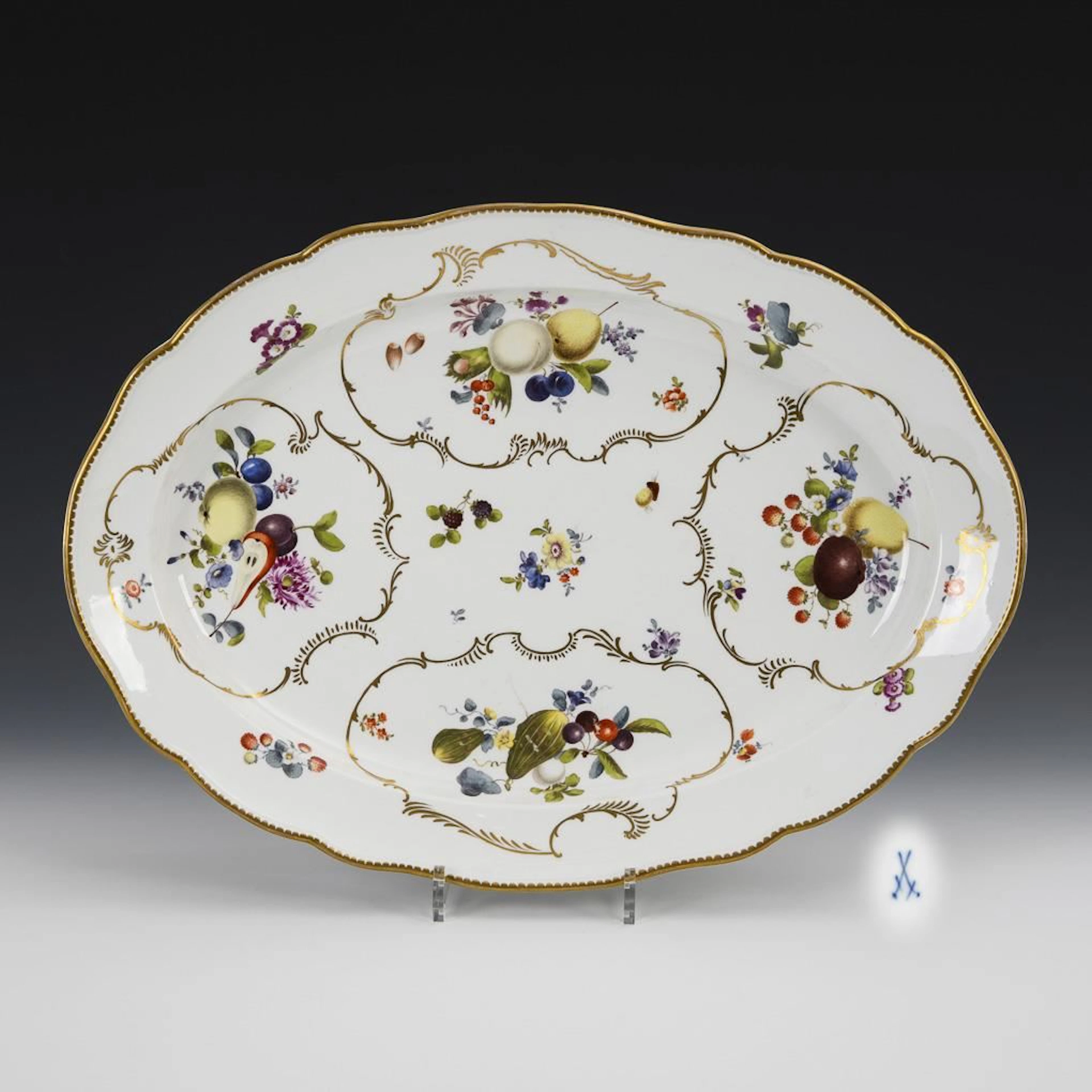 Large plate with fruit design. Meissen.