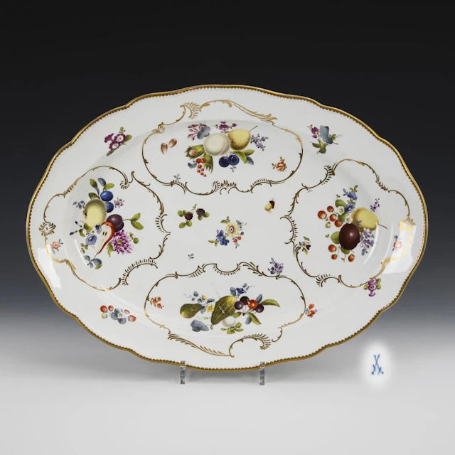 Large plate with fruit design. Meissen.