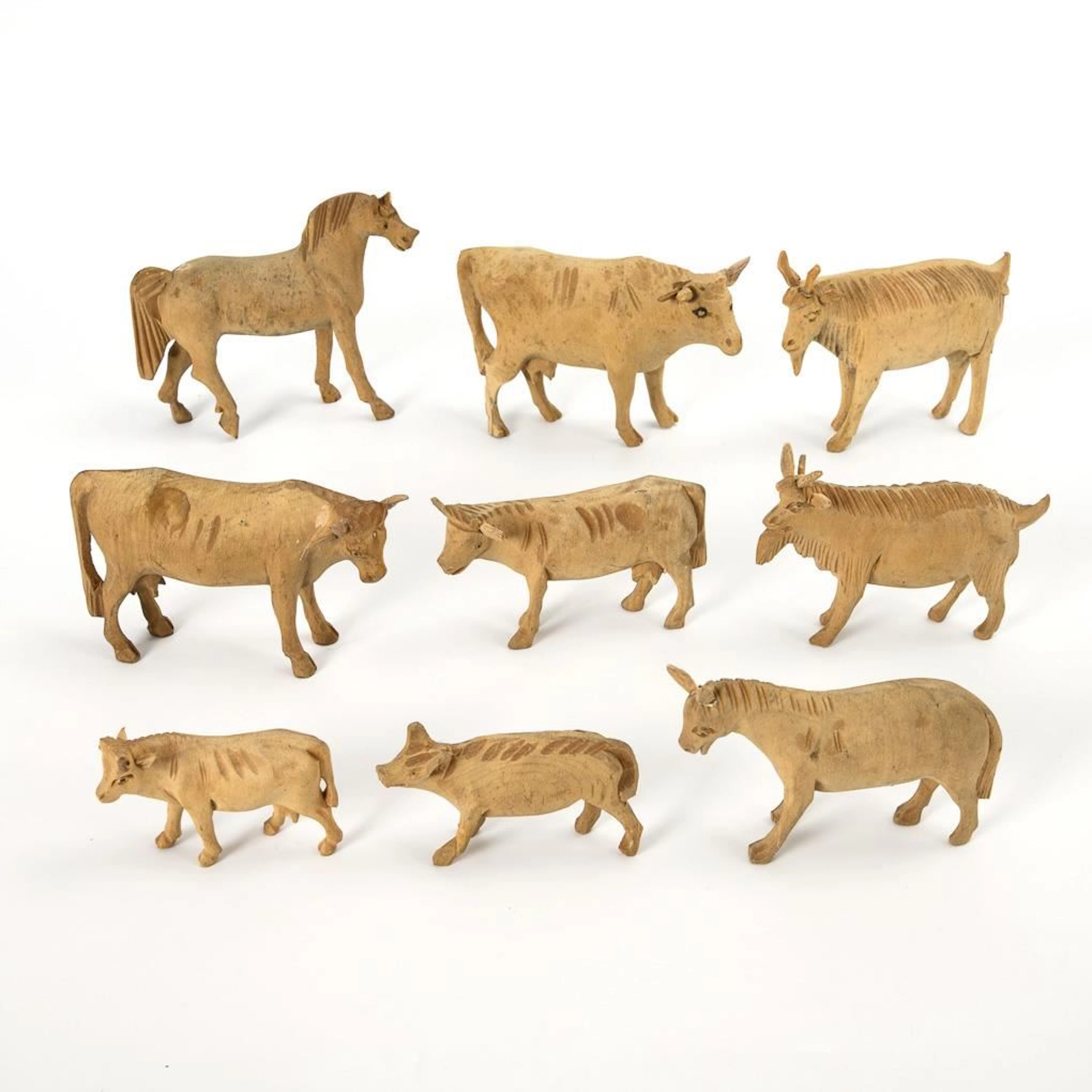 Box with carved animals from the Grödner Valley.