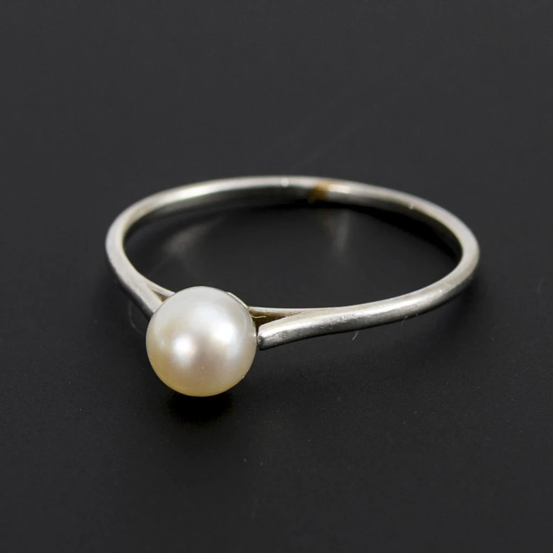 Ring with pearl.