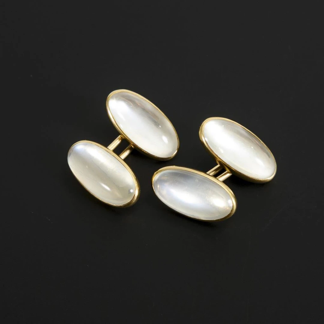 Yellow Gold Cufflinks with Moonstones.