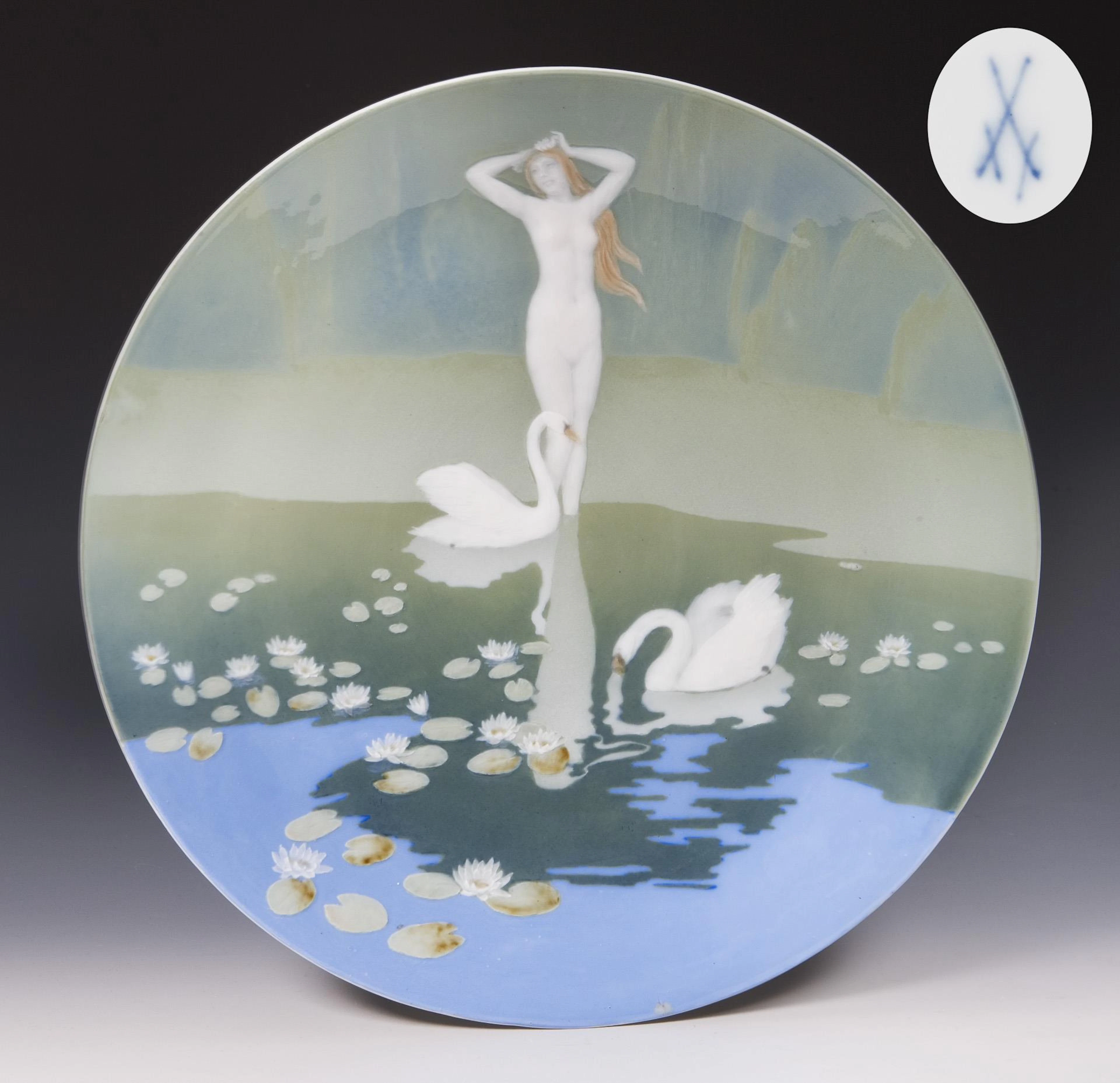 Art Nouveau bowl with pâte-sur-pâte decoration. Meissen.