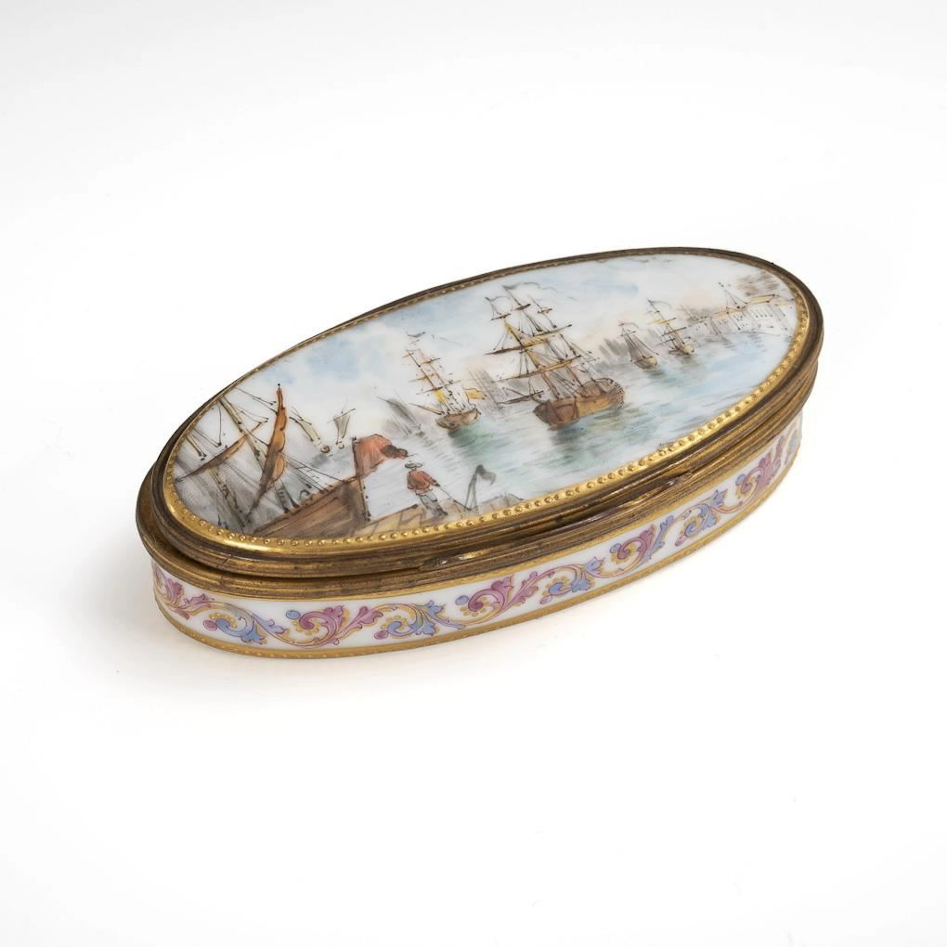 Snuffbox with a harbor scene. Bloch.