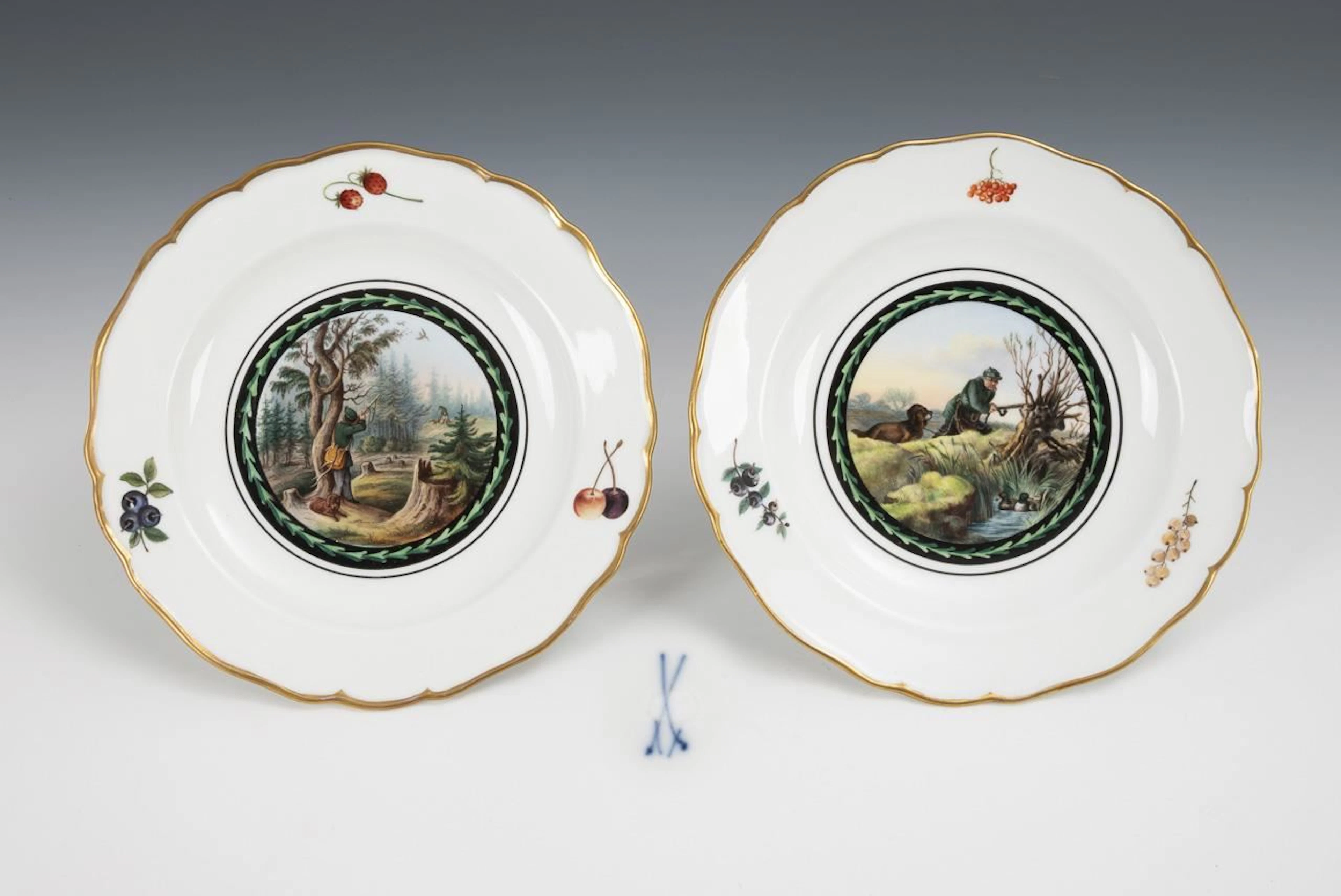 2 picture plates with hunting motifs. Meissen.