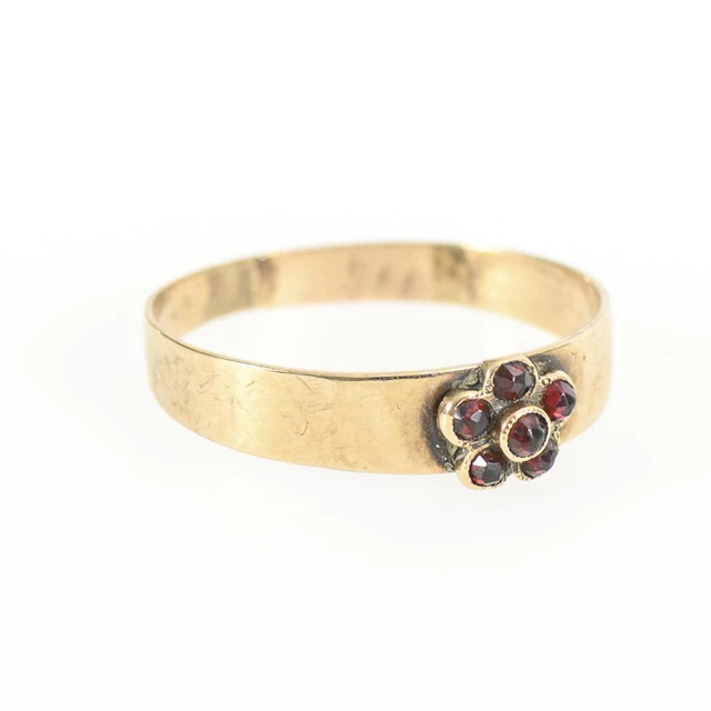 Antique ring with garnet flower.