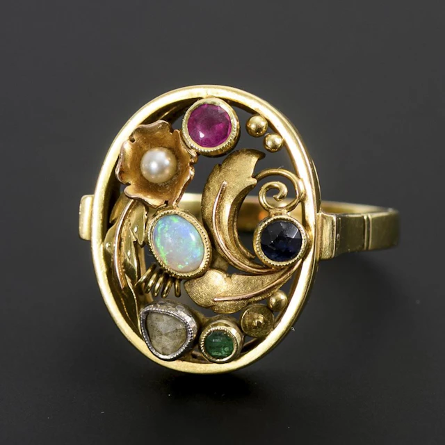 Giardinetto ring with a variety of colored gemstones.