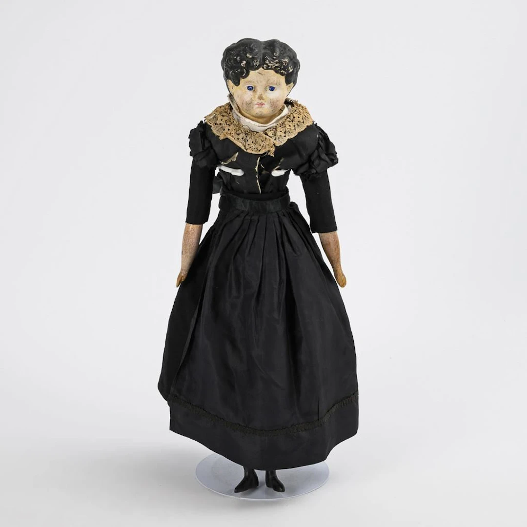 Biedermeier bust doll.