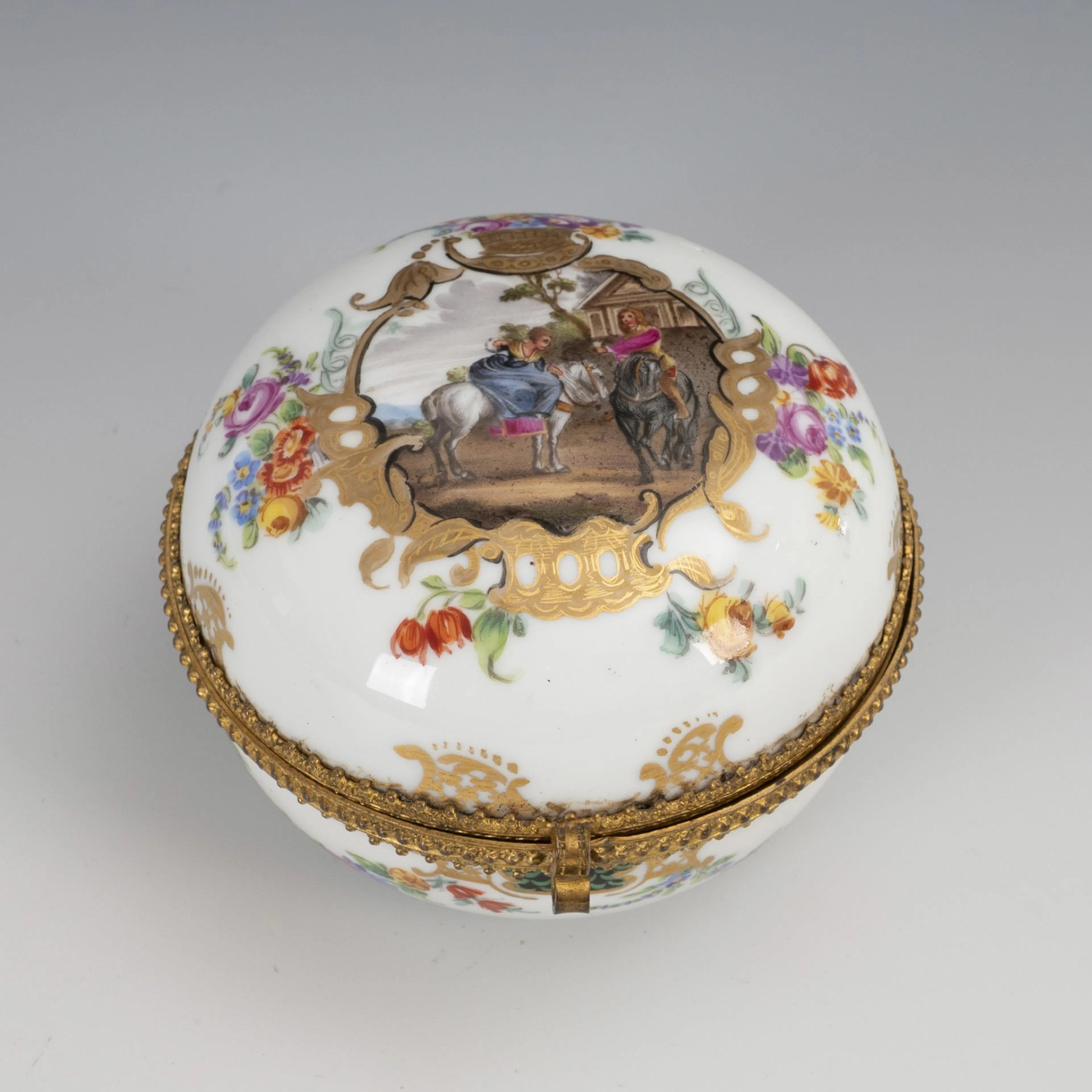 Can with pair of riders. Meissen.